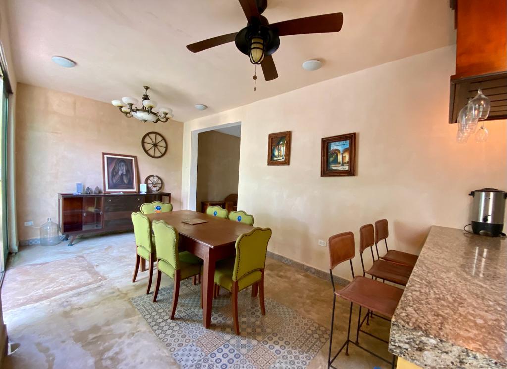 Casa en el centro de Mérida estilo Yucateco, 3 recámaras, 1  planta,  alberca.