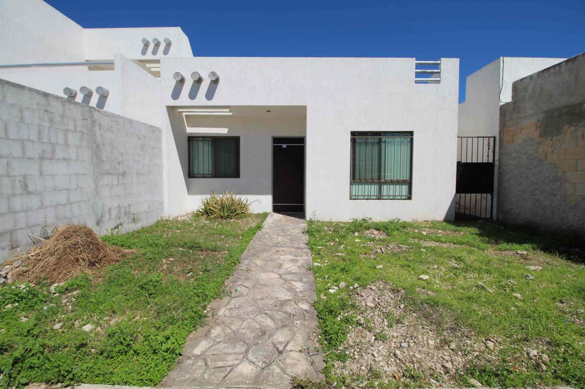 En venta casa de una planta, en Las Américas.