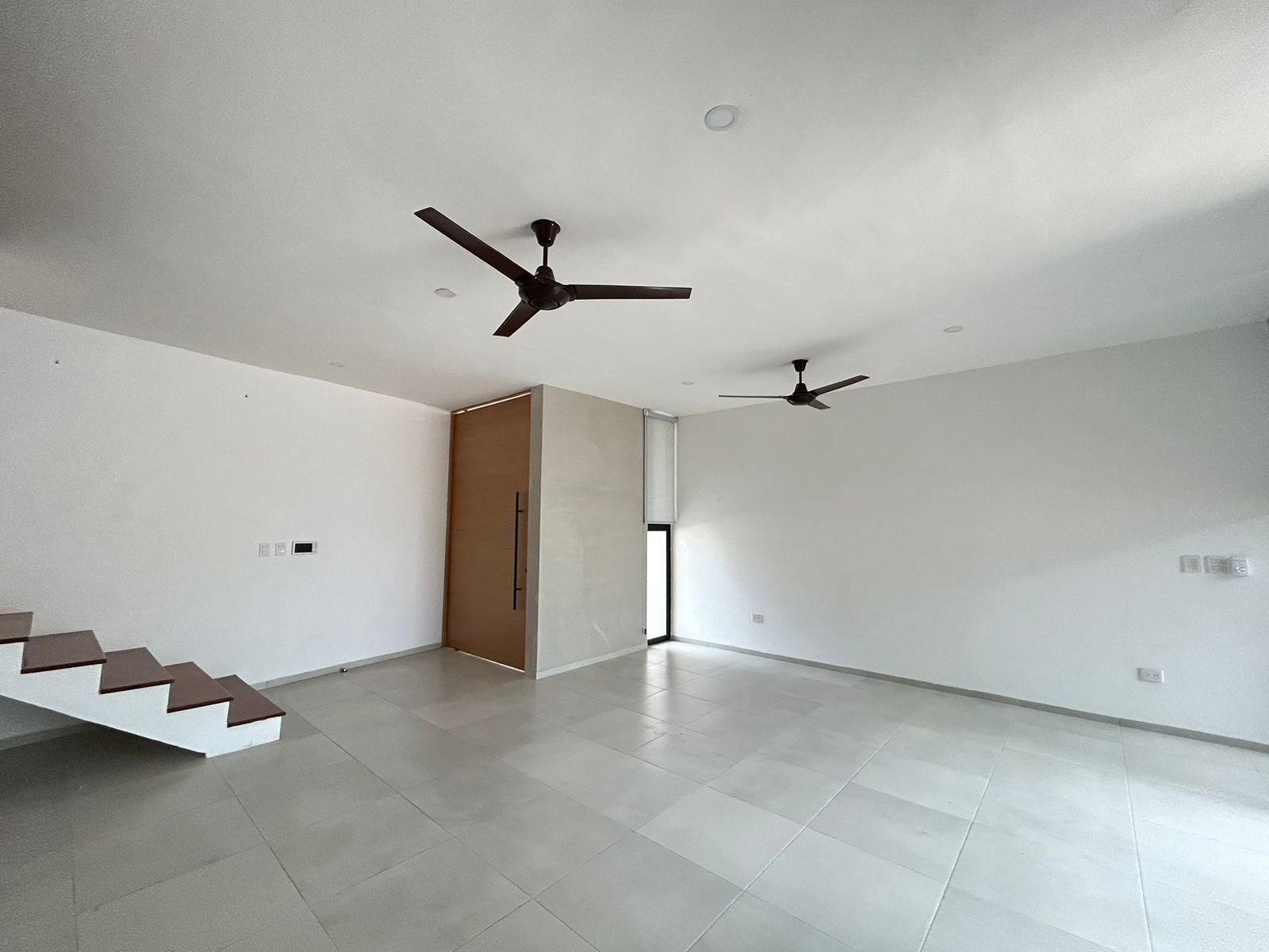 Townhouse de 2 recámaras, con alberca, en privada zona norte.