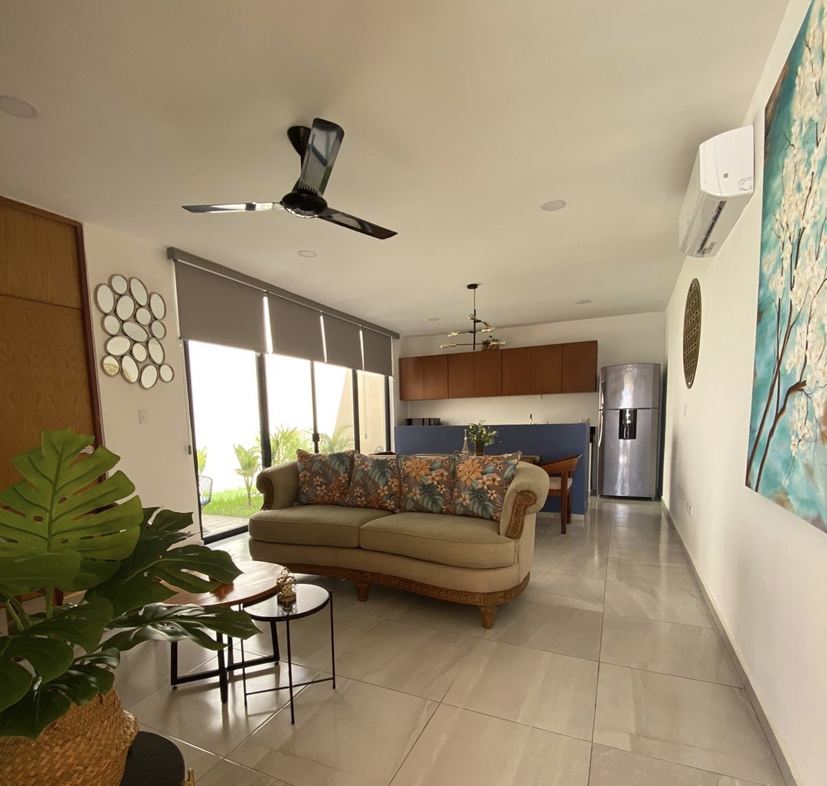 Townhouse amueblado, dentro de privada en Montecristo.
