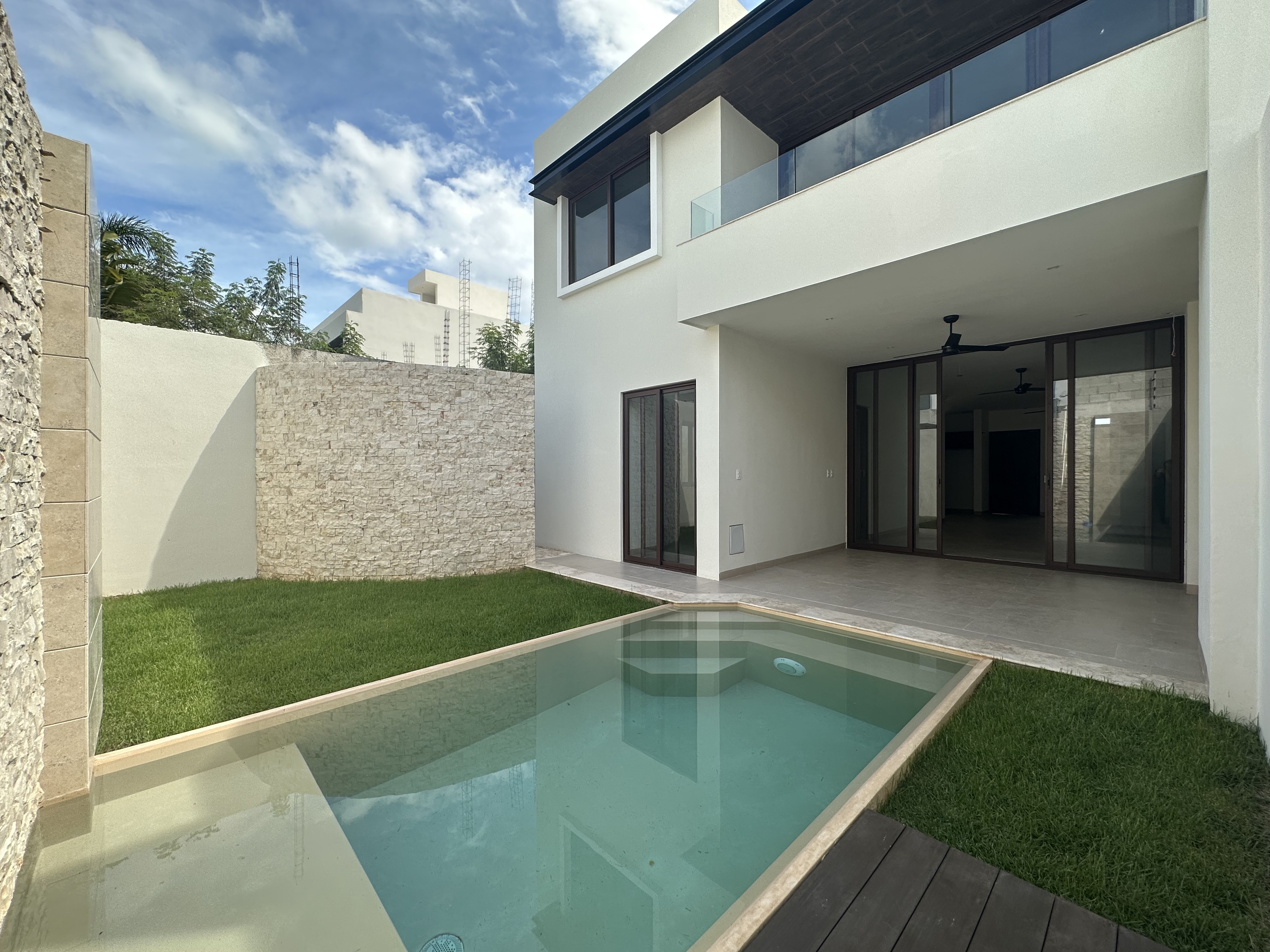 Casa dentro de privada residencial cerca de la Isla Cabo Norte.