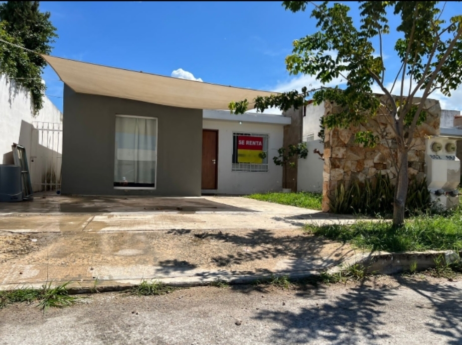 Casa de 1 planta, 3 recámaras y alberca, en Real Montejo.