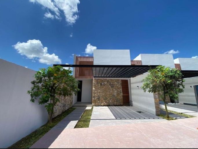 Townhouse con piscina, dentro de privada.