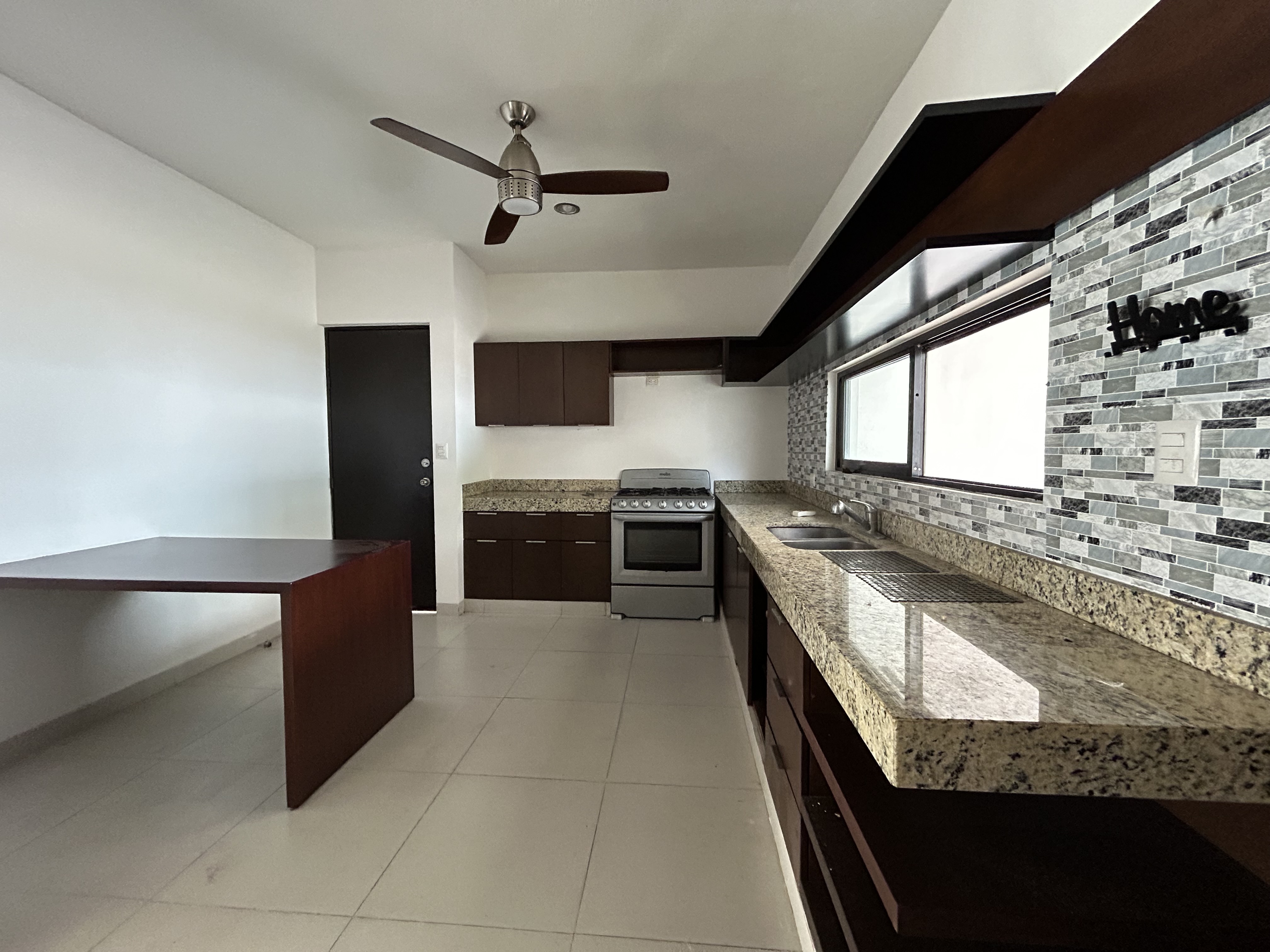 Casa con habitación en Planta Baja, dentro de privada en Santa Gertrudis Copó.