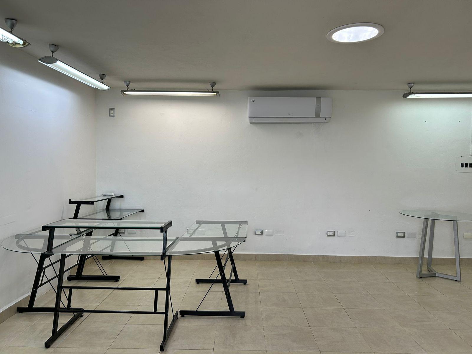 Oficina equipada, en México Norte, con bodega.
