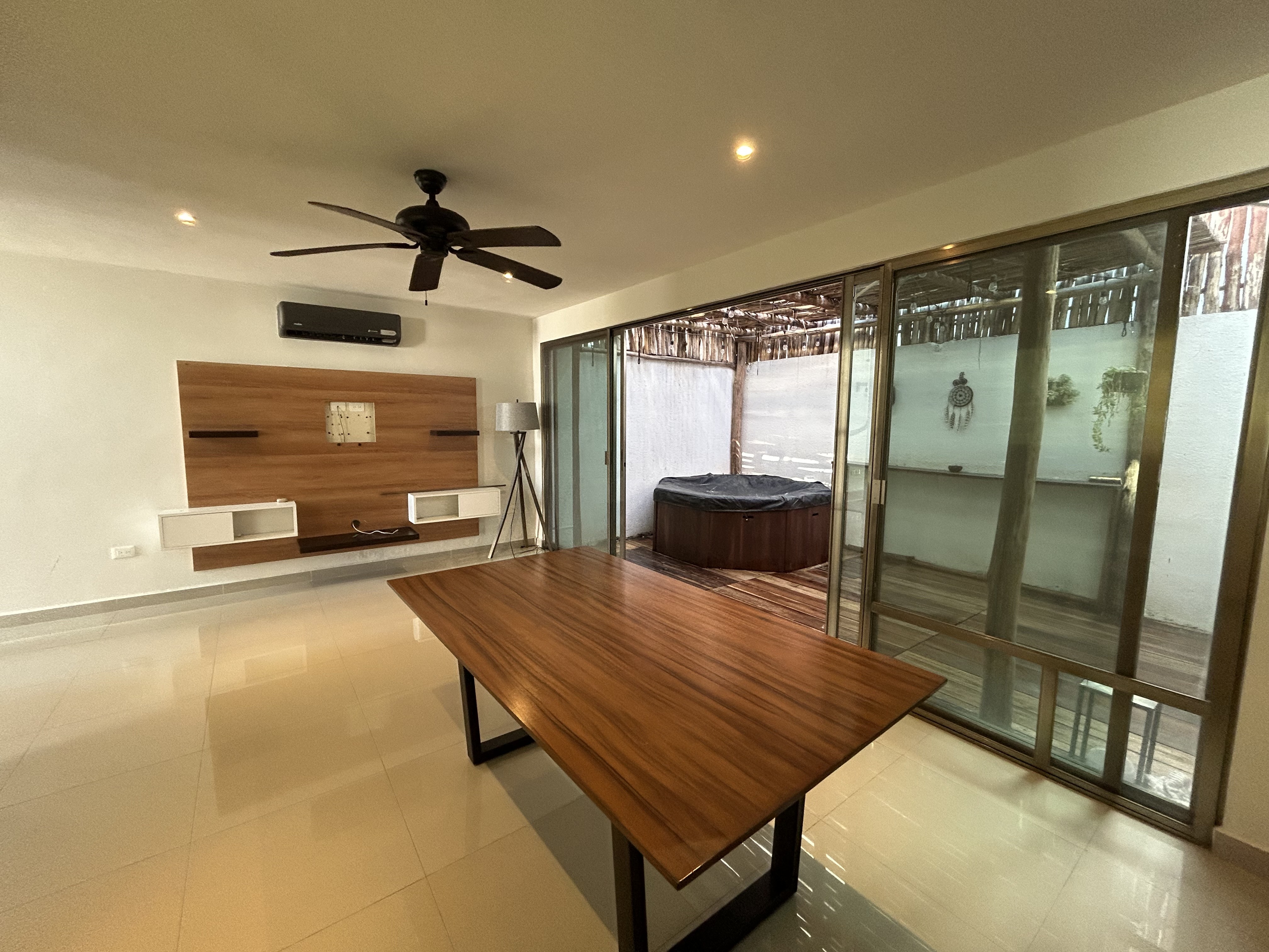 ¡Townhouse en renta! de 3 habitaciones, con terraza y jacuzzi.