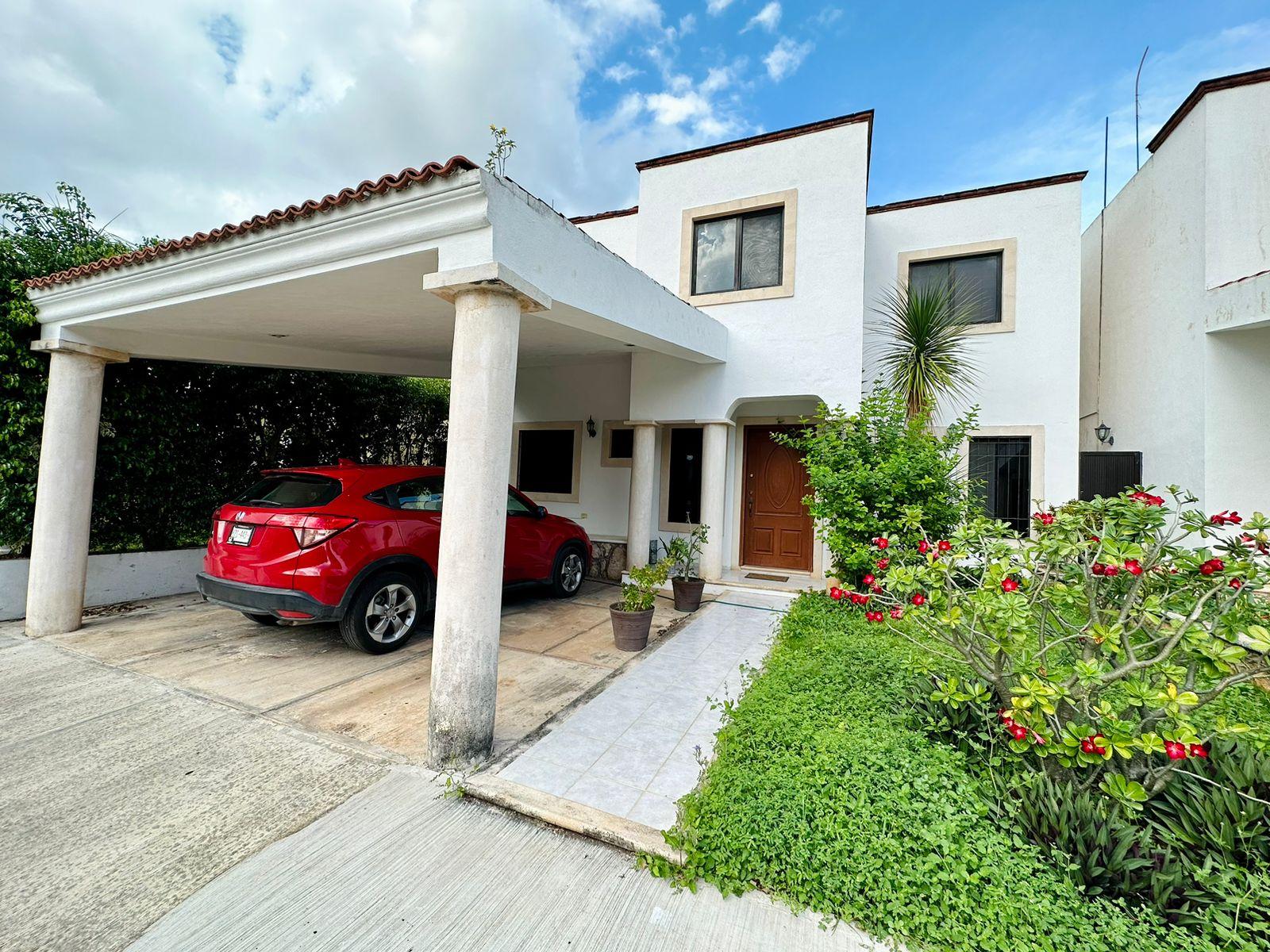 Casa amueblada, con piscina, dentro de privada.