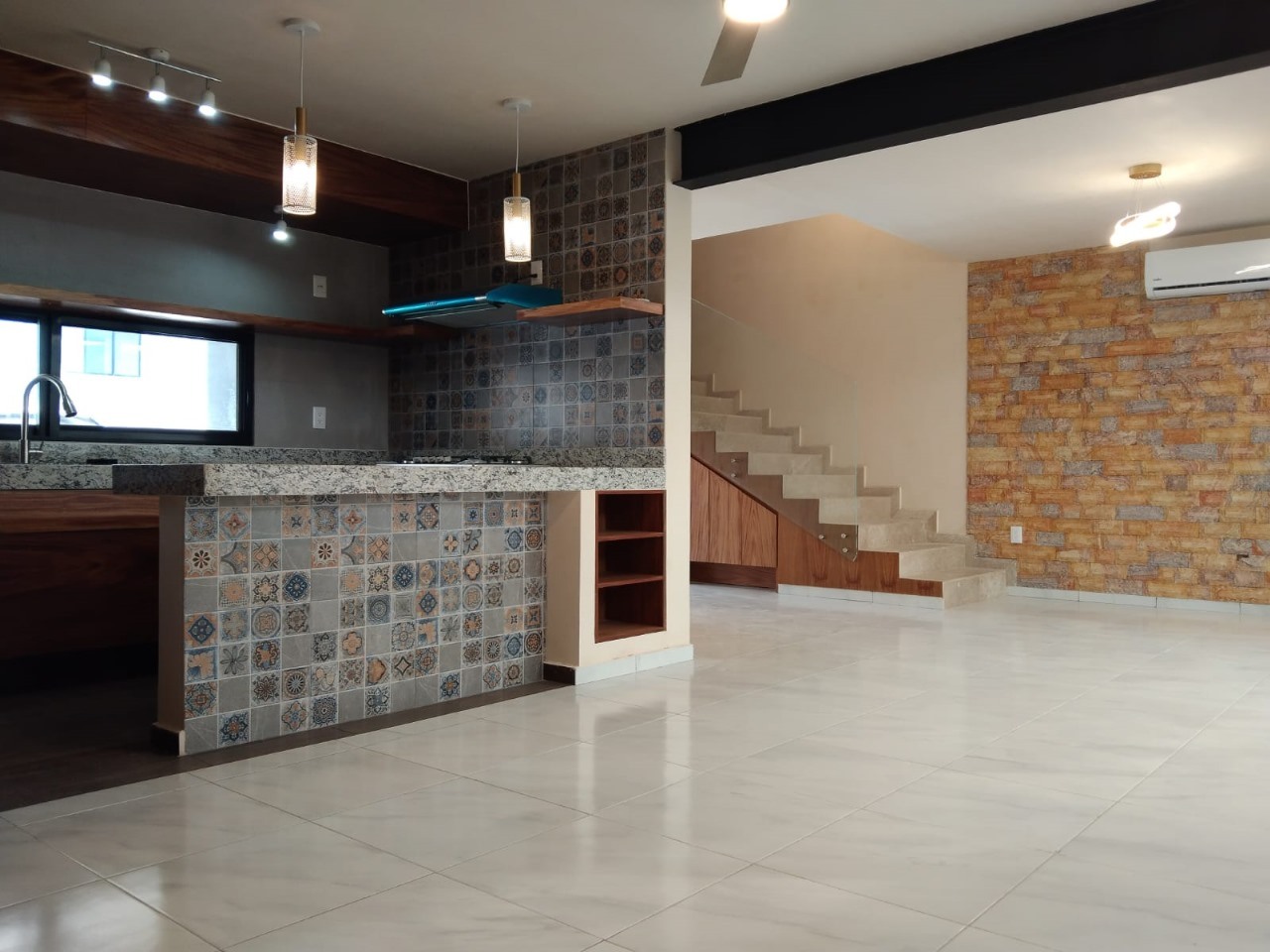 Townhouse de 2 recámaras, amueblado, en privada.