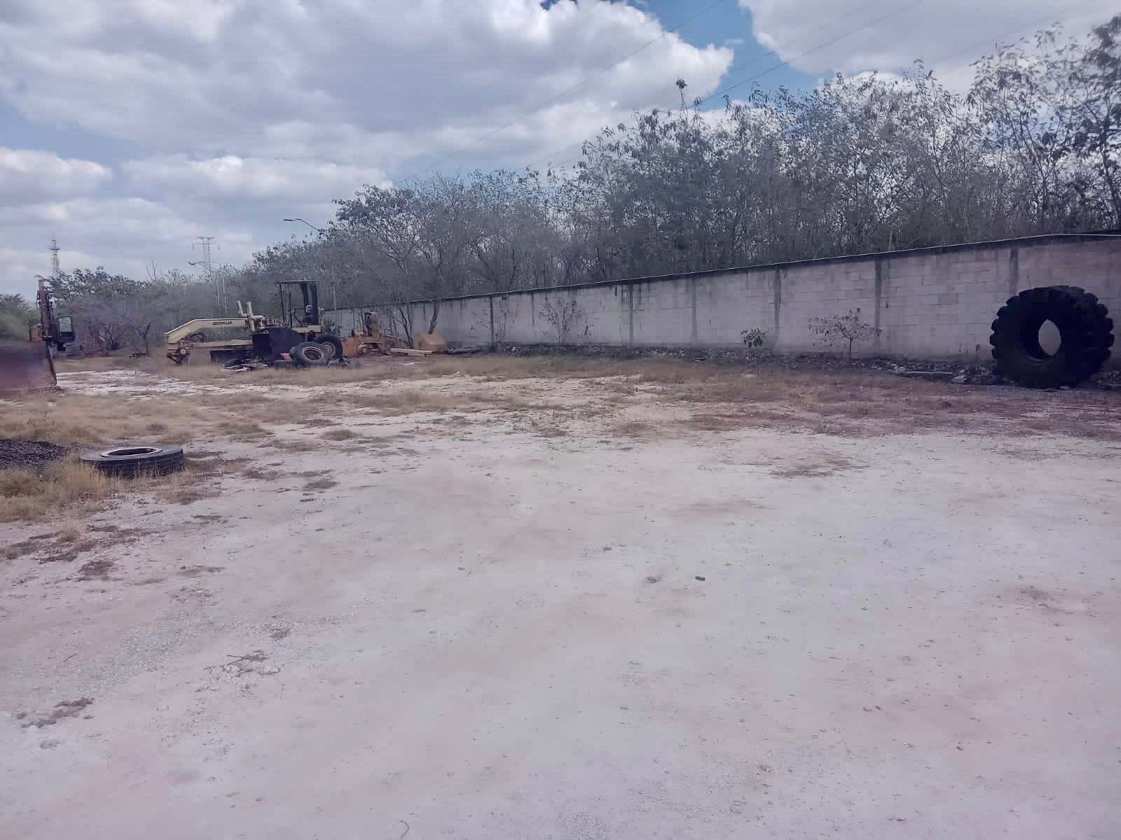 Terreno con construcción, sobre periférico.