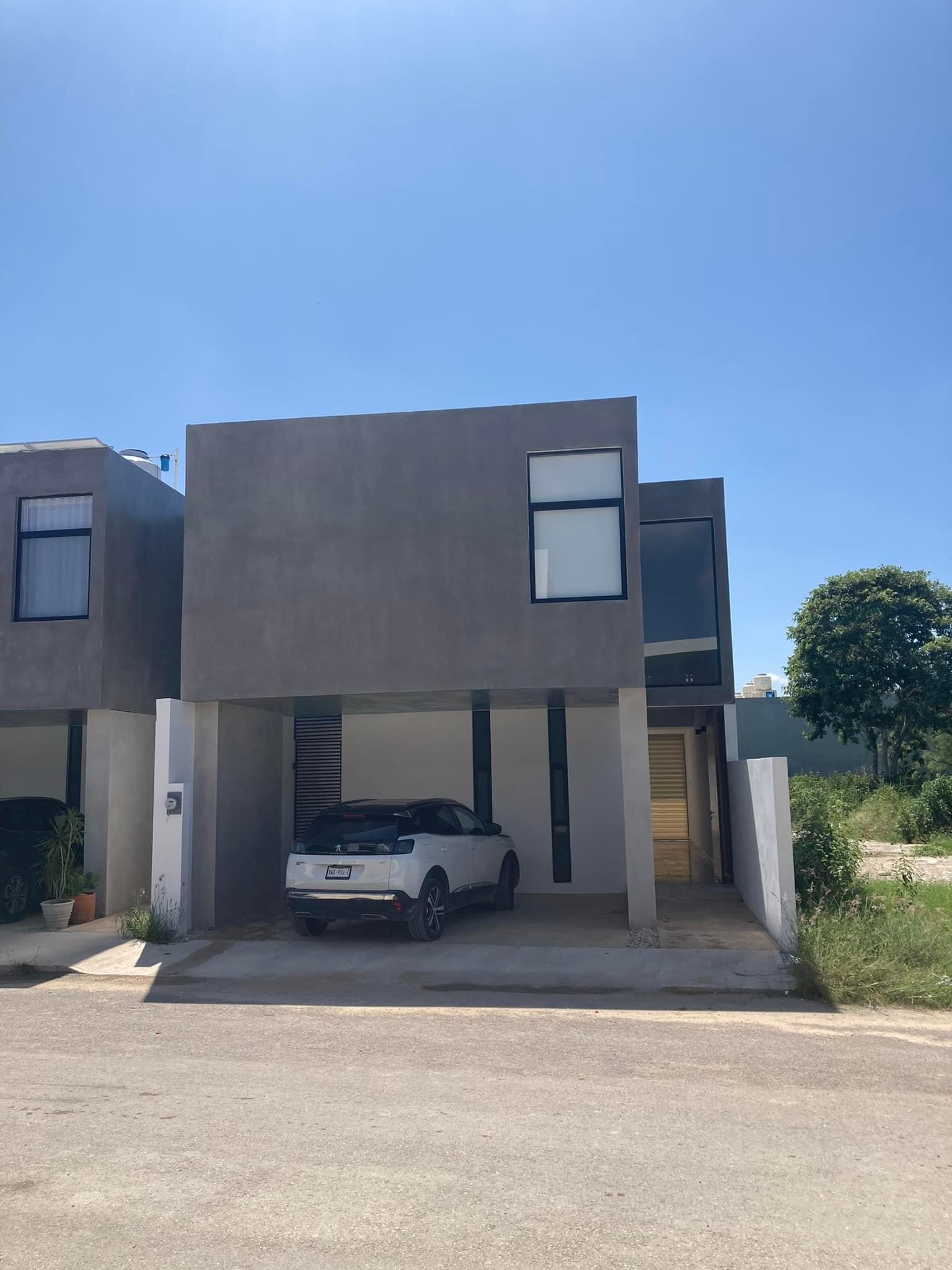 Casa de 3 recámaras, SIN AMUEBLAR, con alberca, en Temozón.
