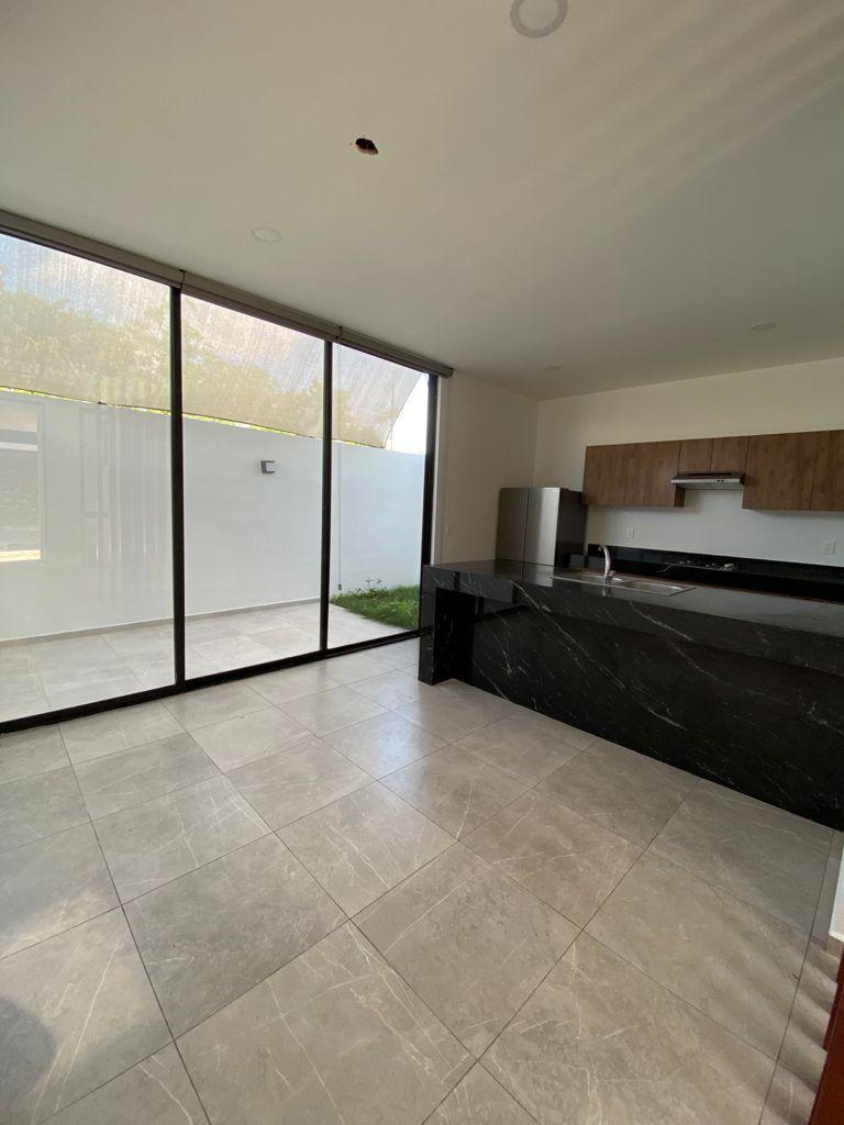 Townhouse de 2 recámaras, sin amueblar, en privada.