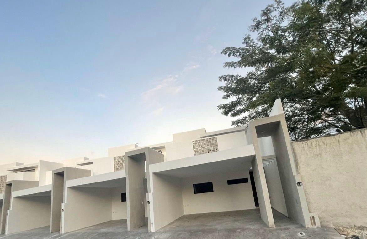 Townhouse de 3 recámaras, sin amueblar, con alberca, en zona norte.