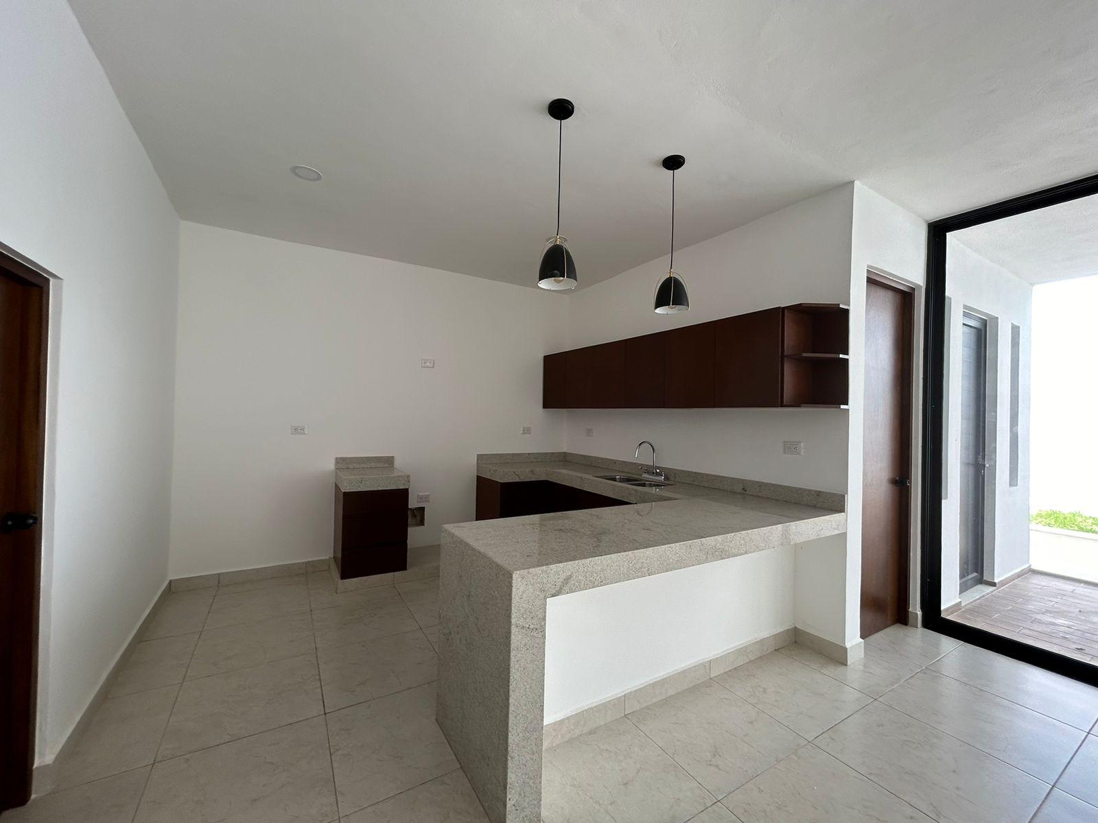 Townhouse de 2 recámaras, sin amueblar, con alberca, en zona norte.