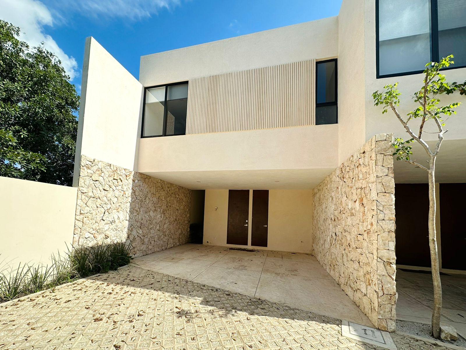 Townhouse con rooftop, jardín y cuarto de servicio, dentro de privada.