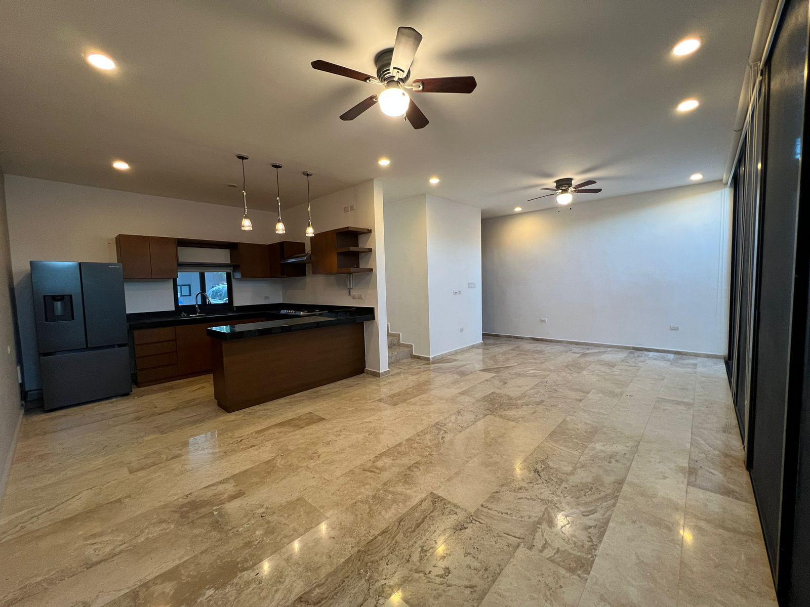 Townhouse de 2 recámaras, sin amueblar, en privada, con opción a amueblar.