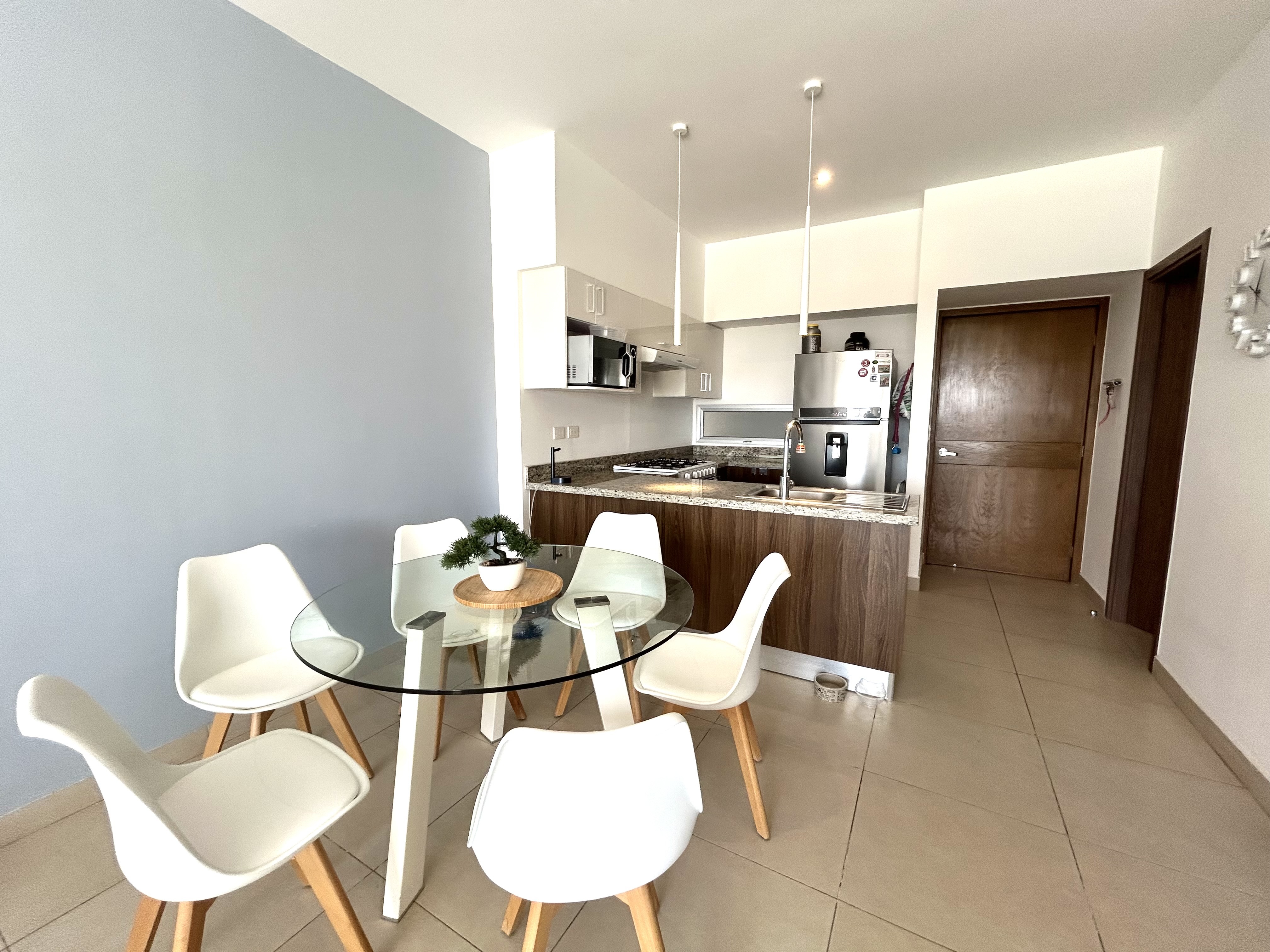 Departamento de 2 recámaras, amueblado, en Vía Montejo (opción sin muebles)