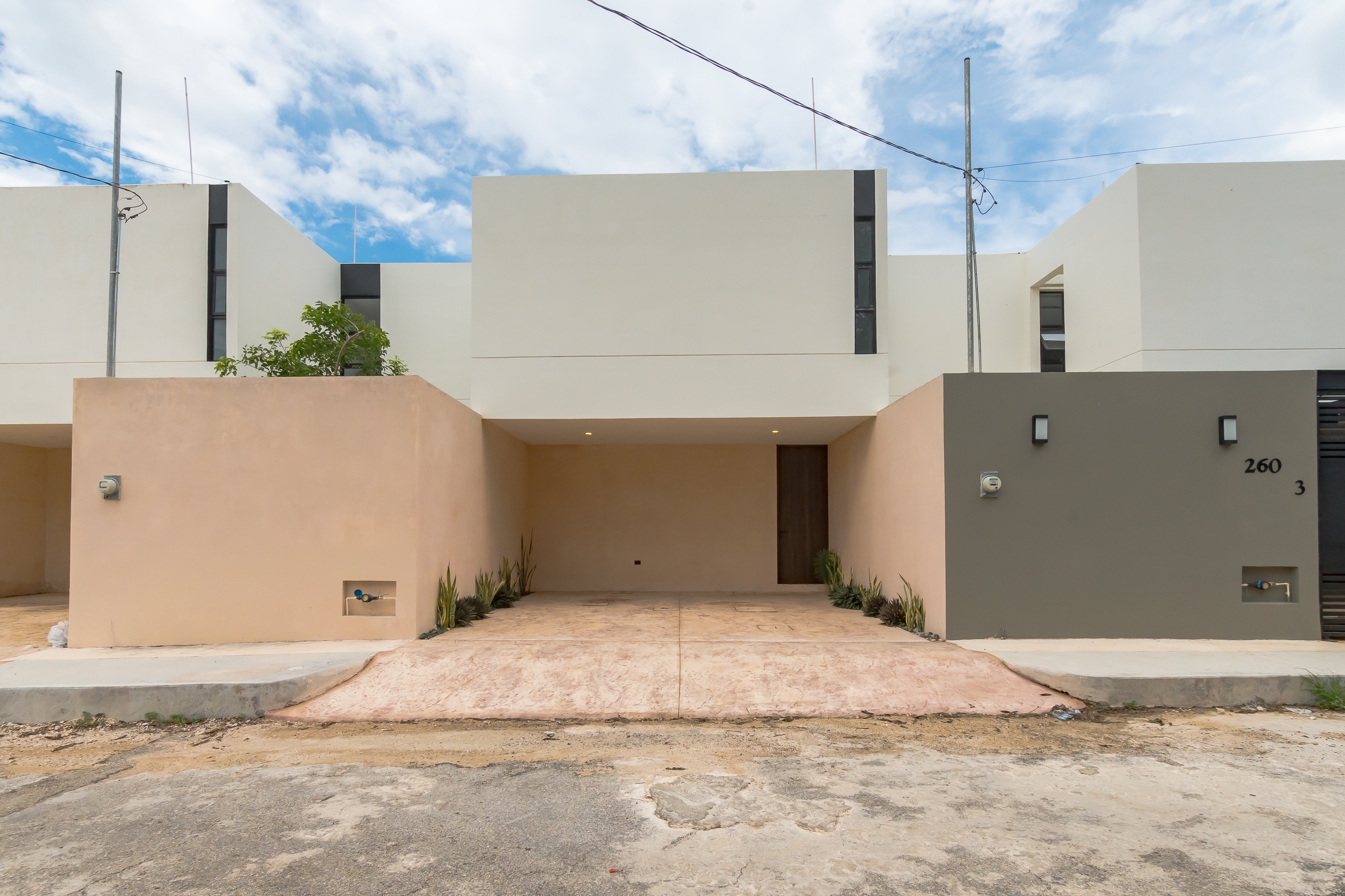 Se renta Townhouse de 2 habitaciones, equipado, sin amueblar, en Montes de Ame.