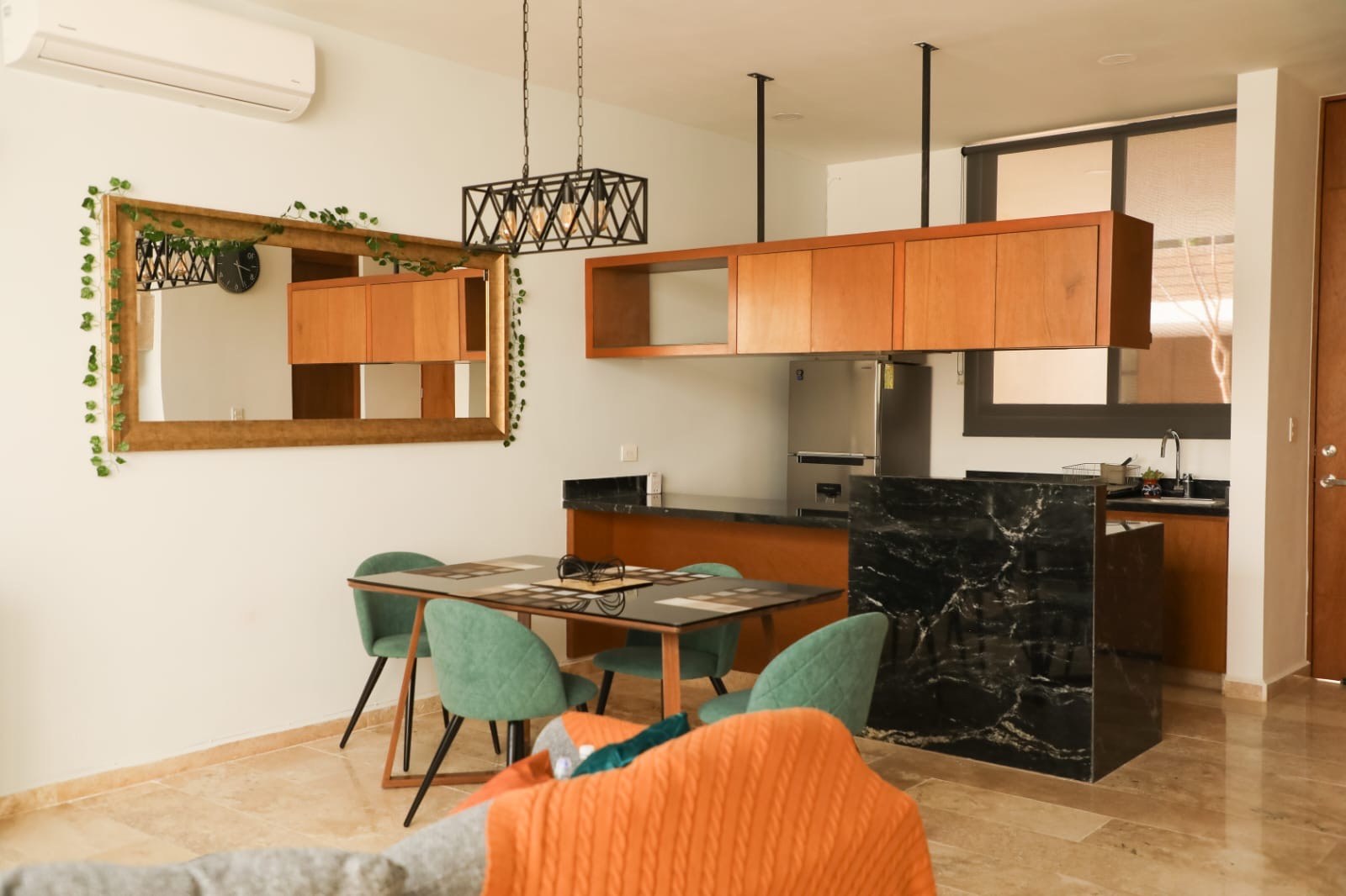Townhouse de 2 recámaras, amueblado, con rooftop y alberca privada.
