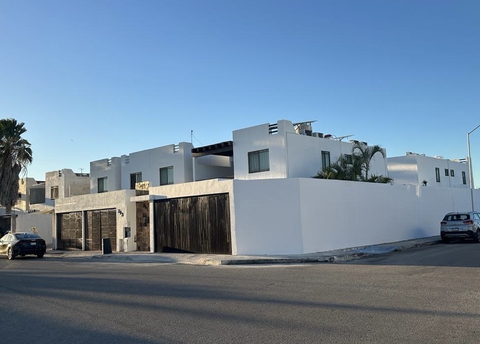Casa amueblada, de 3 habitaciones, con una en planta baja.