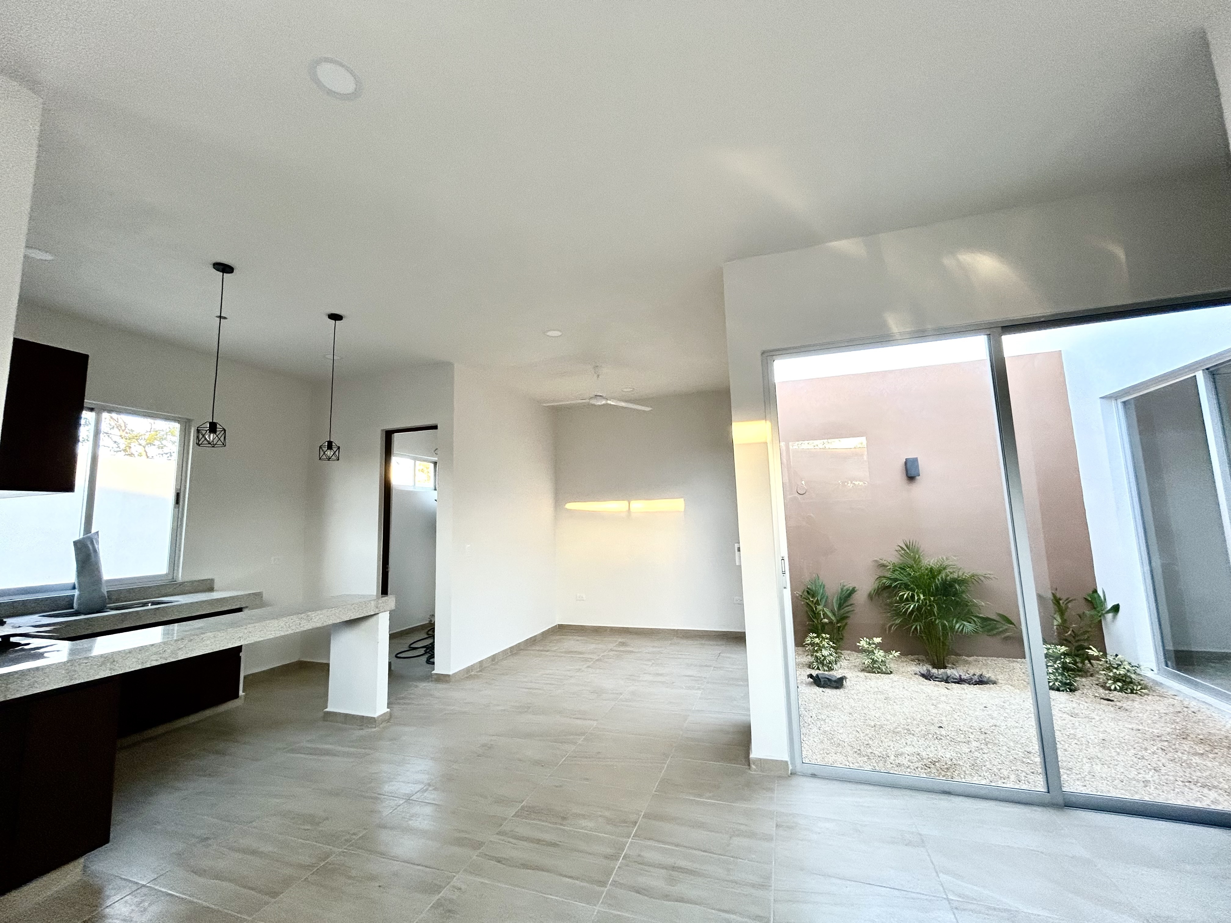 Casa de 1 planta, 2 recámaras, sin amueblar, en Temozón.