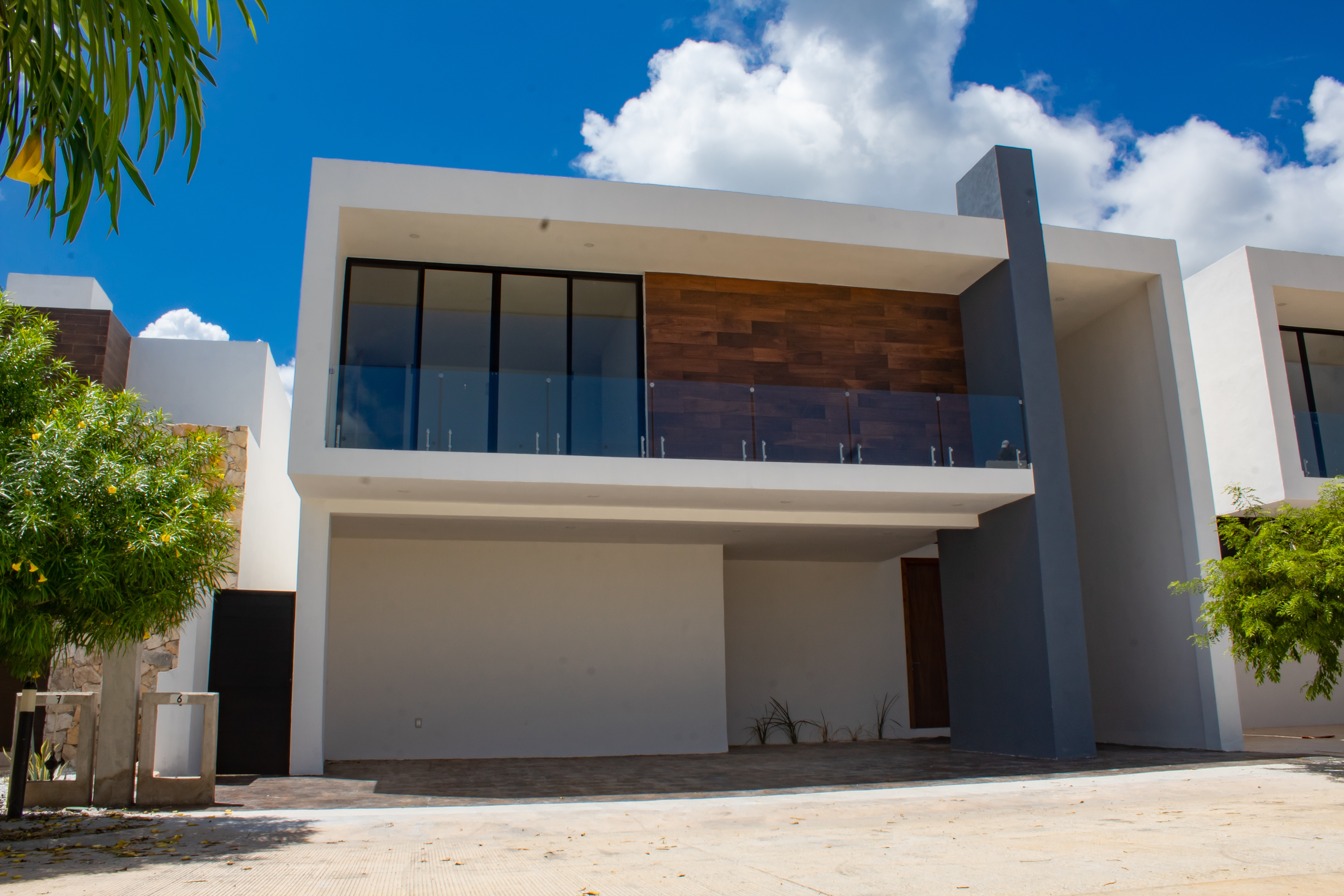 Casa dentro de privada con amenidades en Cholul.