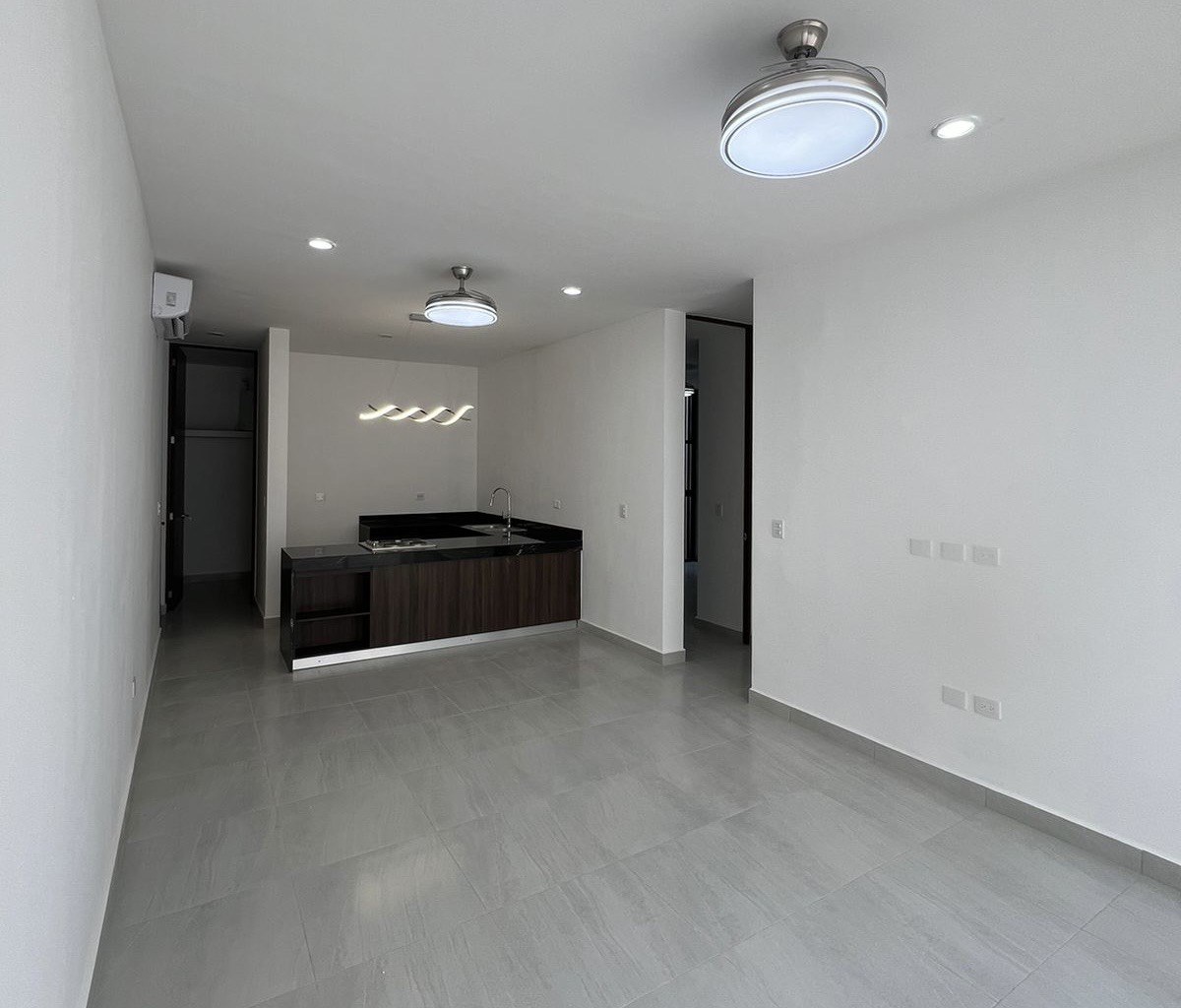 Departamento de 2 recámaras, sin muebles, con alberca privada.