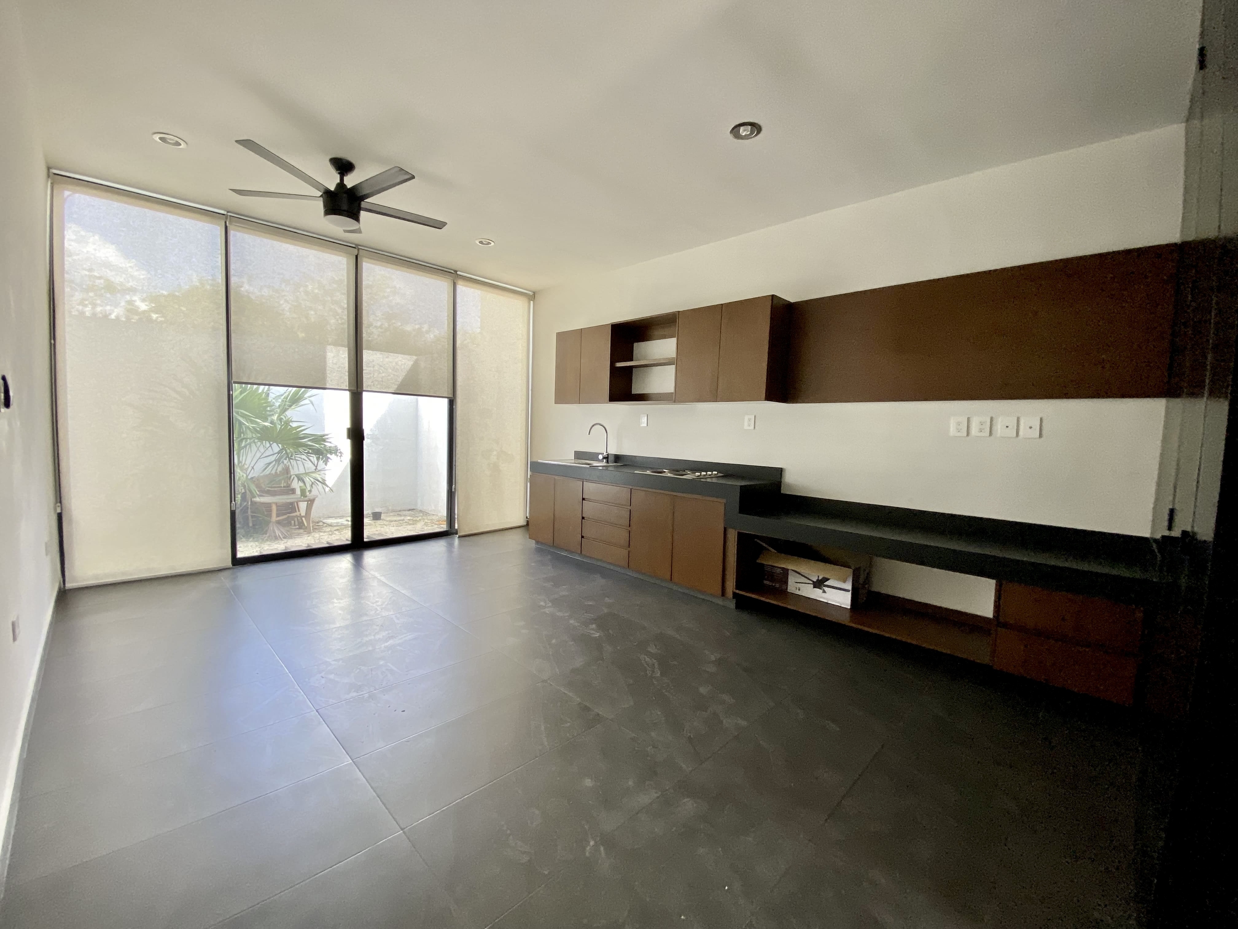 Townhouse en renta, de 2 recámaras, en Temozón Norte.