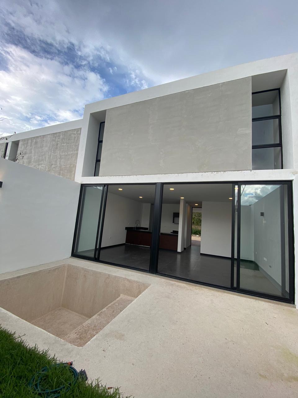 Townhouse semi amueblado, con piscina privada.