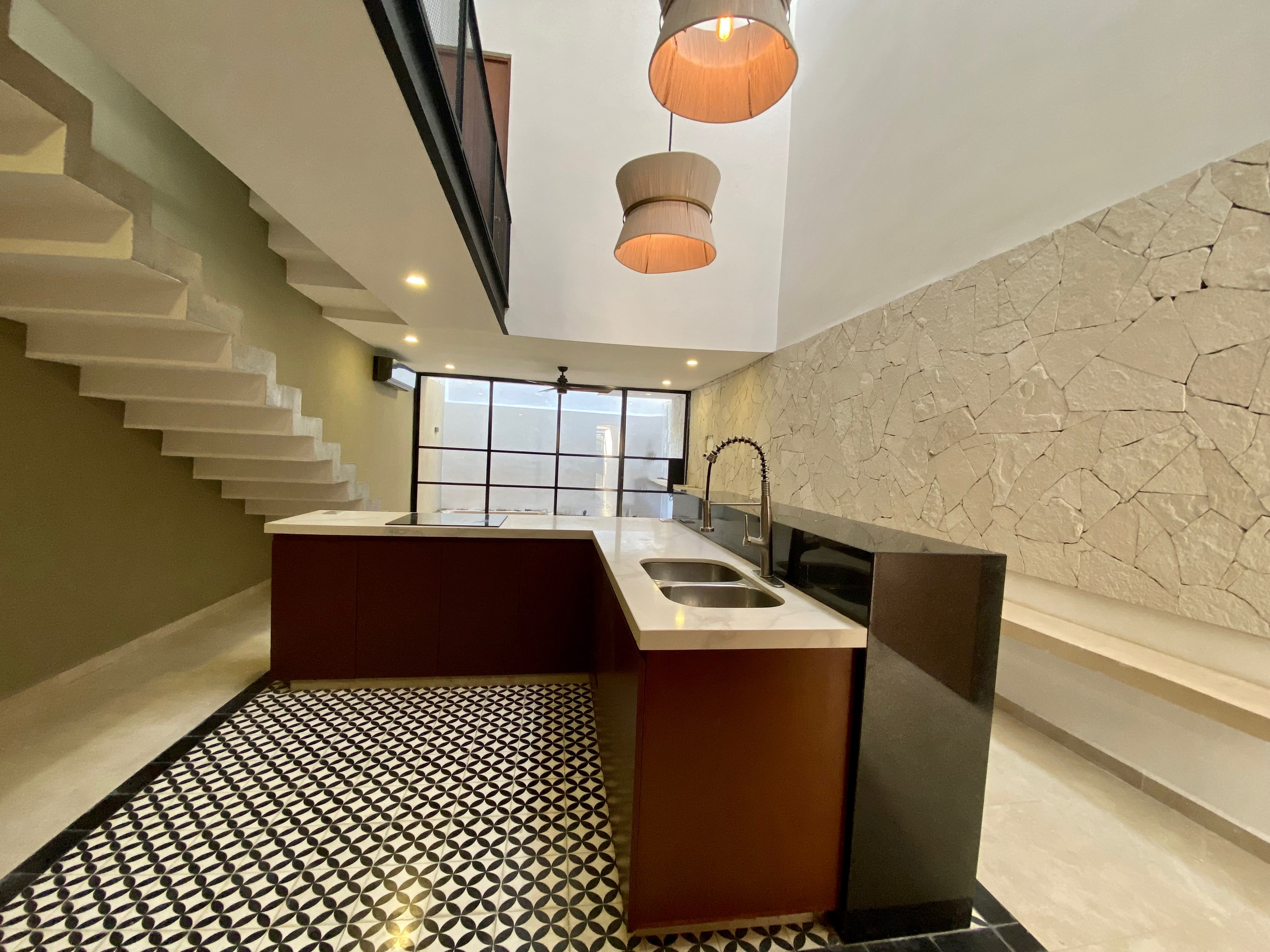 Townhouse de 2 recámaras, con piscina y rooftop, ubicado en Montes de Amé.