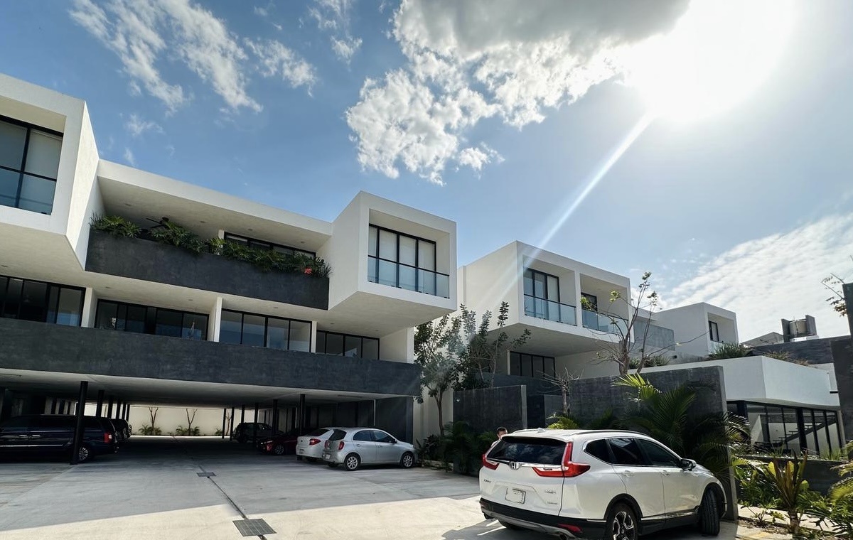 Penthouse de 3 cuartos, en complejo con amenidades.