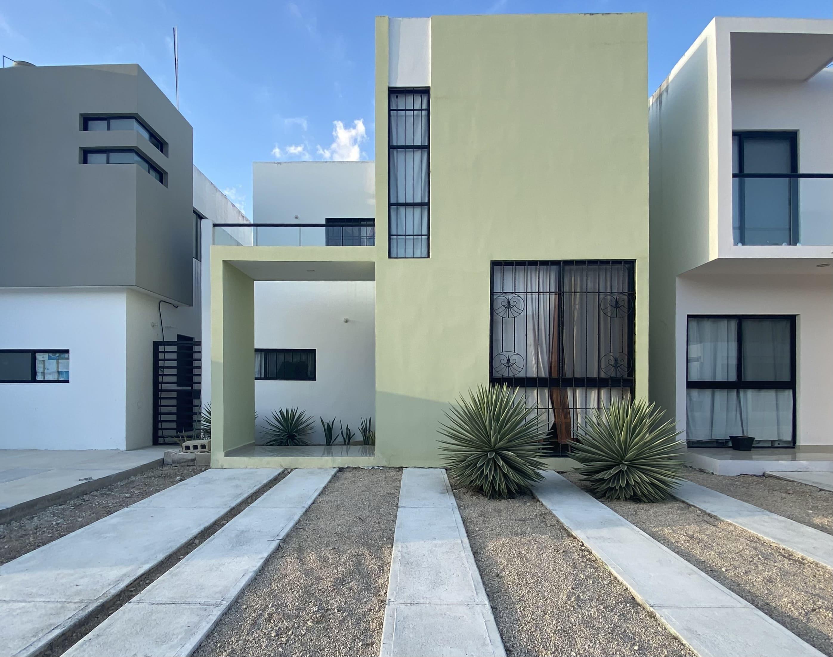 Casa en Floresta Residencial, con recámara en planta baja, SIN MUEBLES.