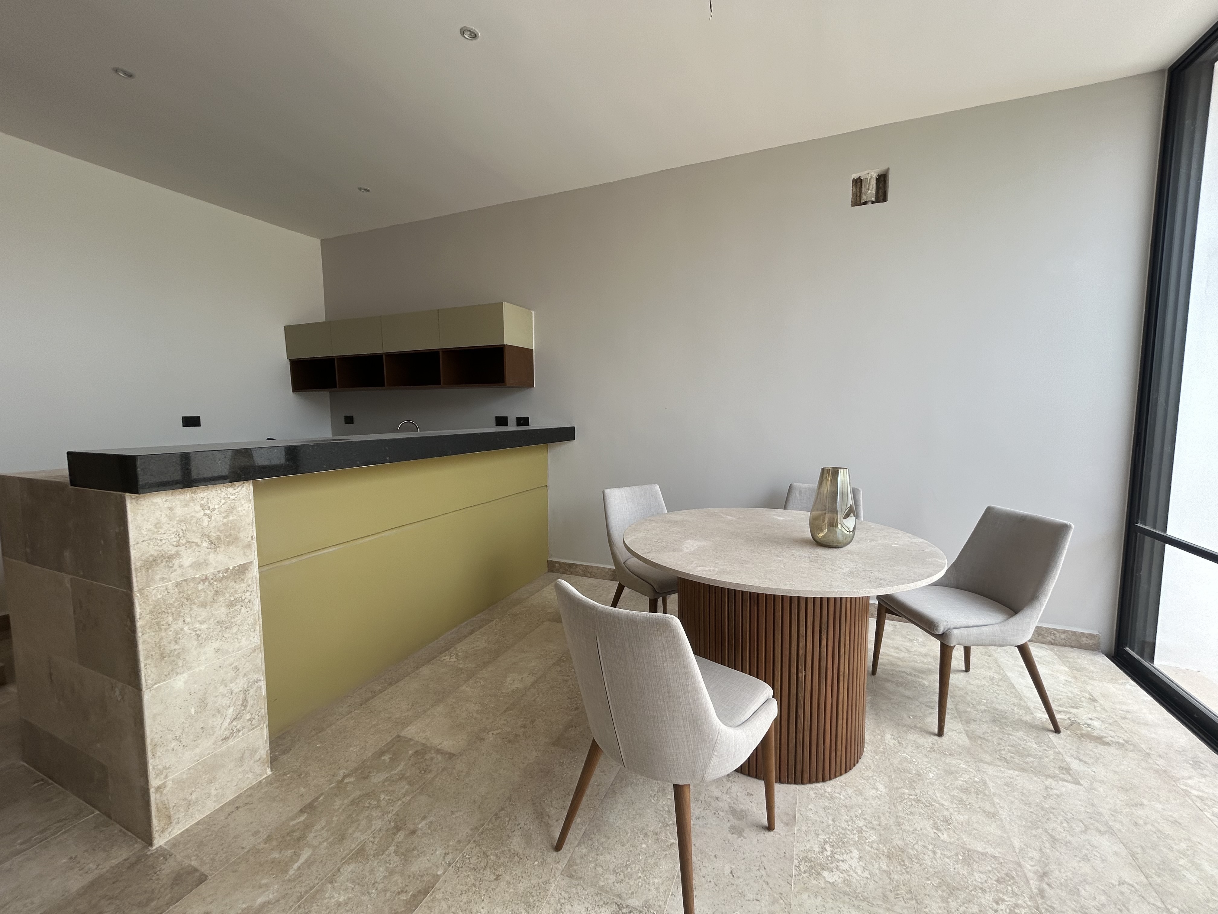 Townhouse de 2 recámaras, amueblado, con alberca privada.