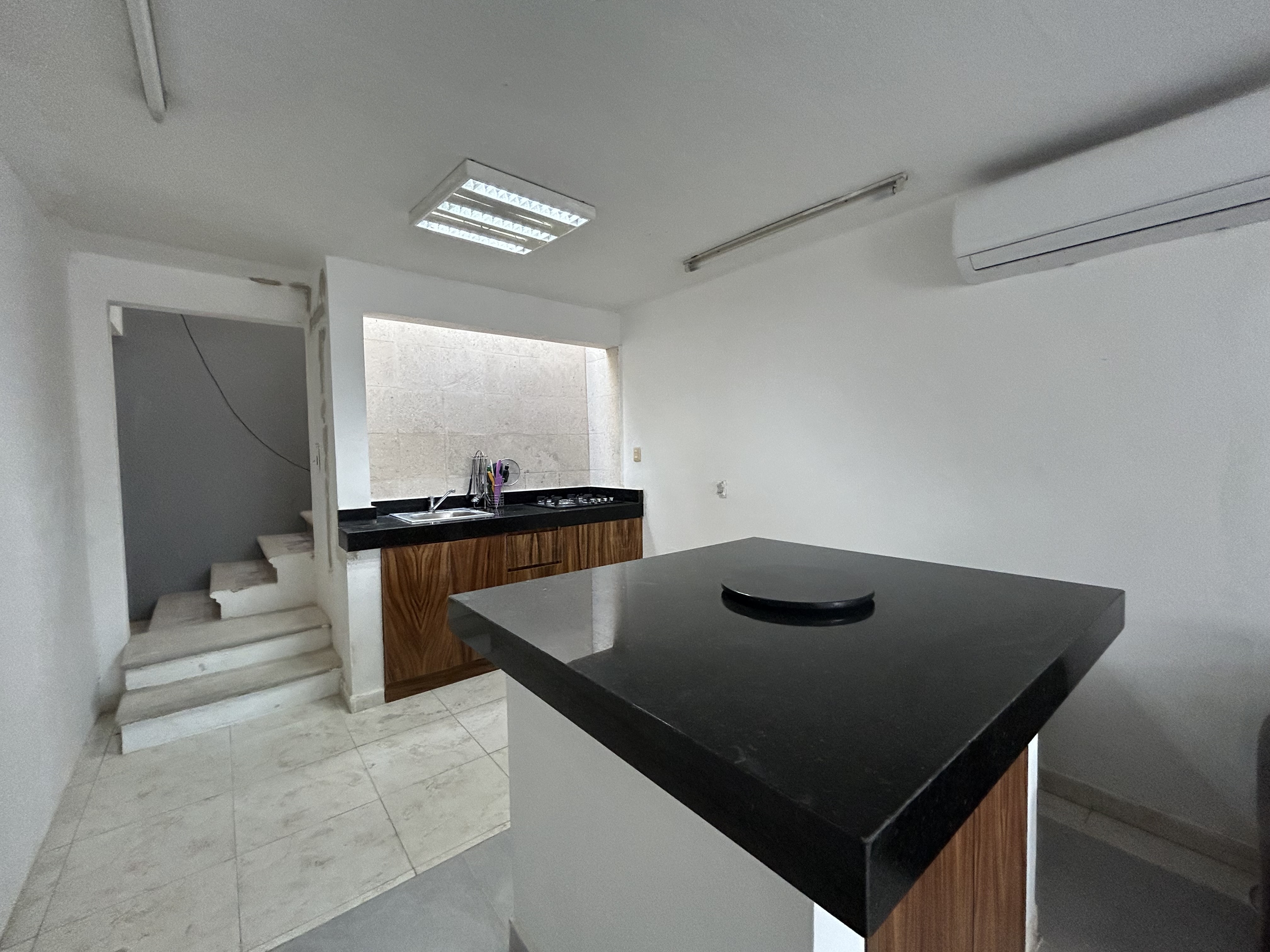 Departamento de 1 habitación, amueblado, en 2 niveles, con paneles solares.