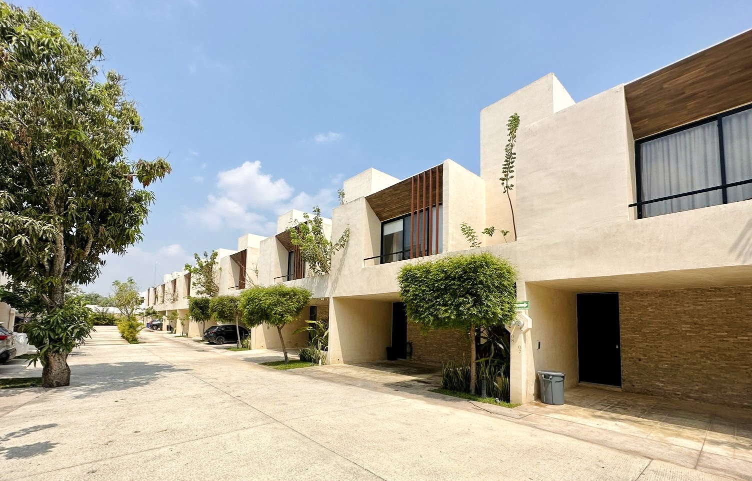 Townhouse amueblado, con PANELES SOLARES y piscina.