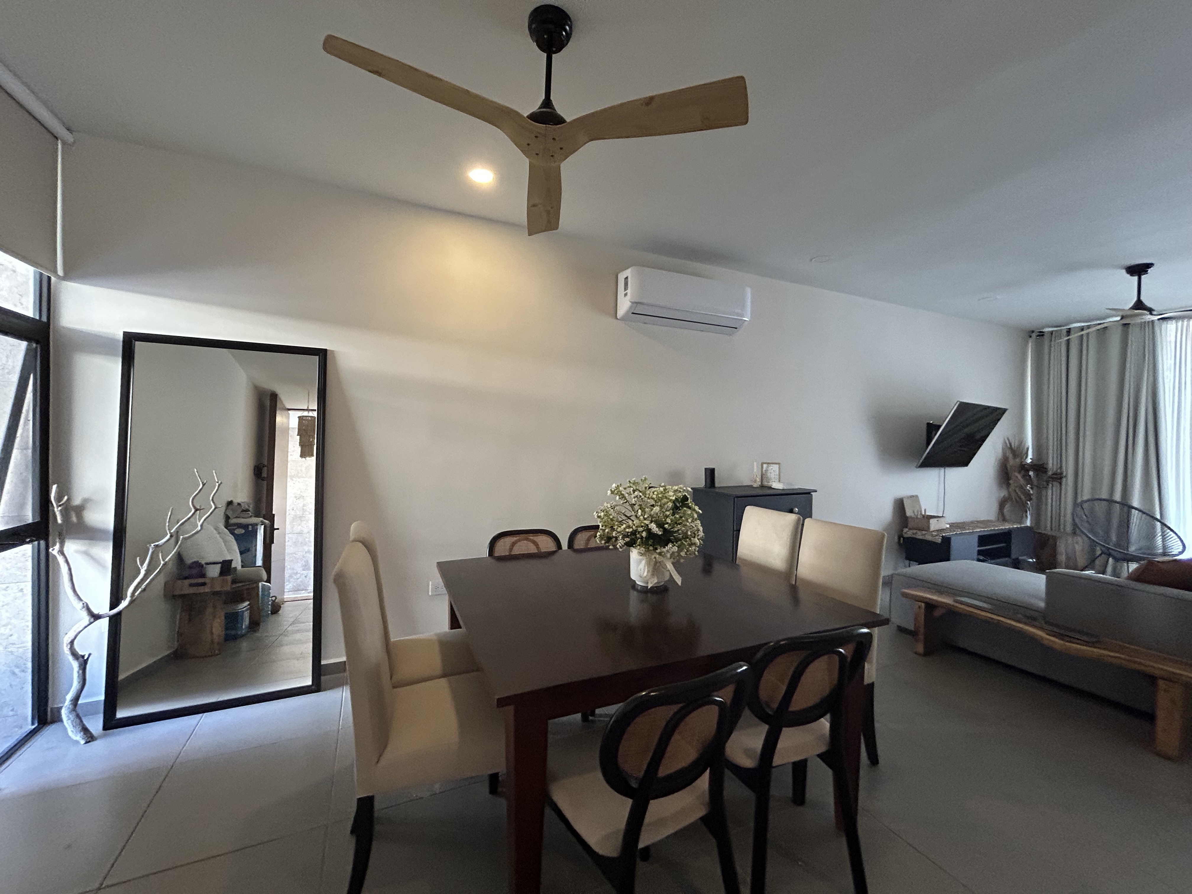 Townhouse de 2 recámaras, amueblado, en privada.