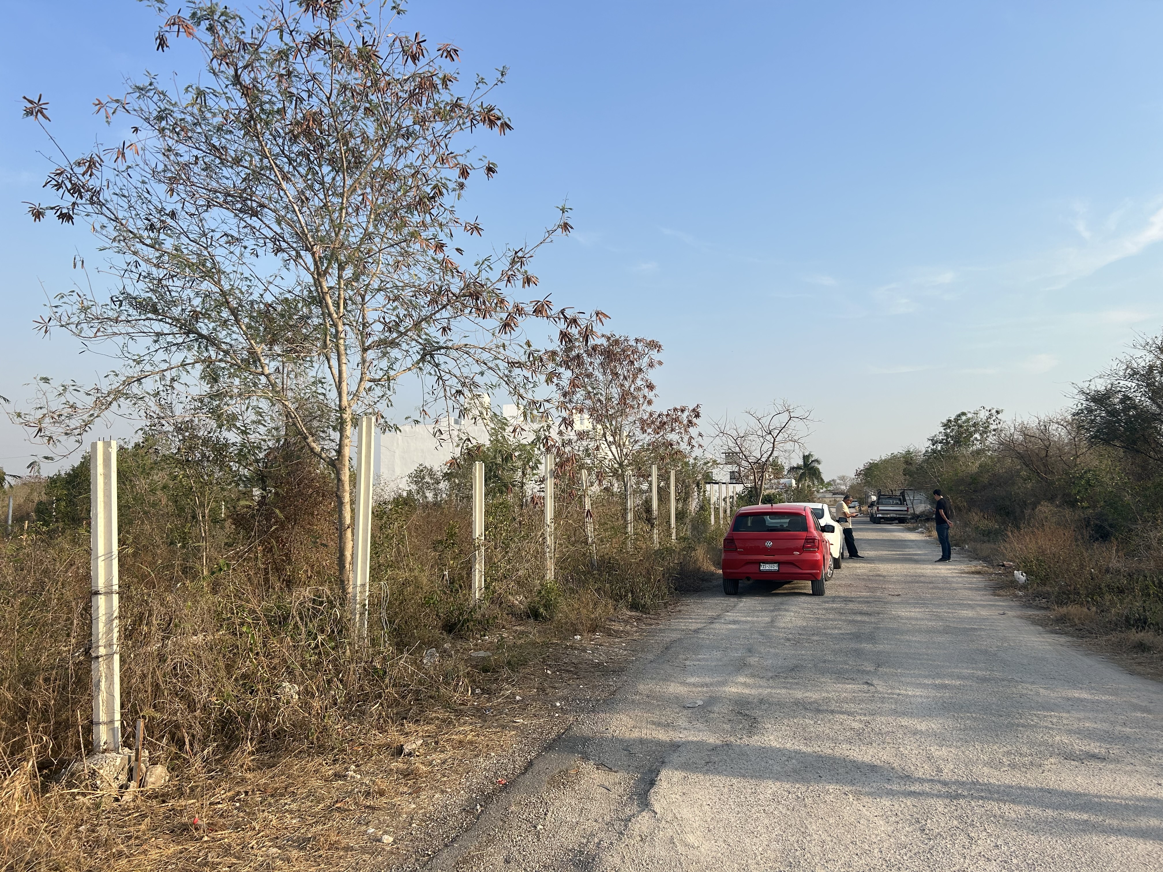 Terrenos con servicio de luz y agua potable, cercano a Las Américas.