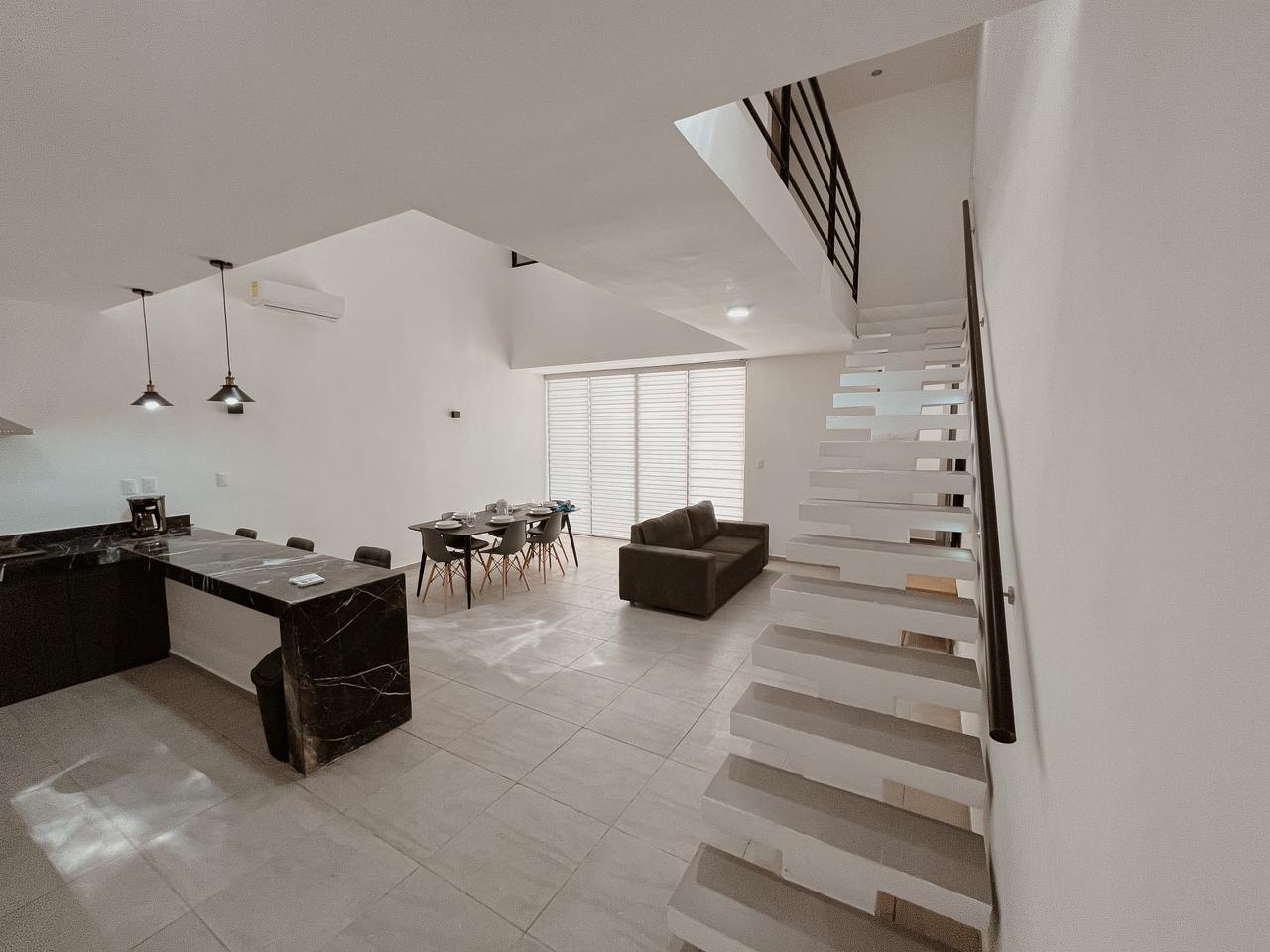 En renta townhouse amueblado, con piscina.