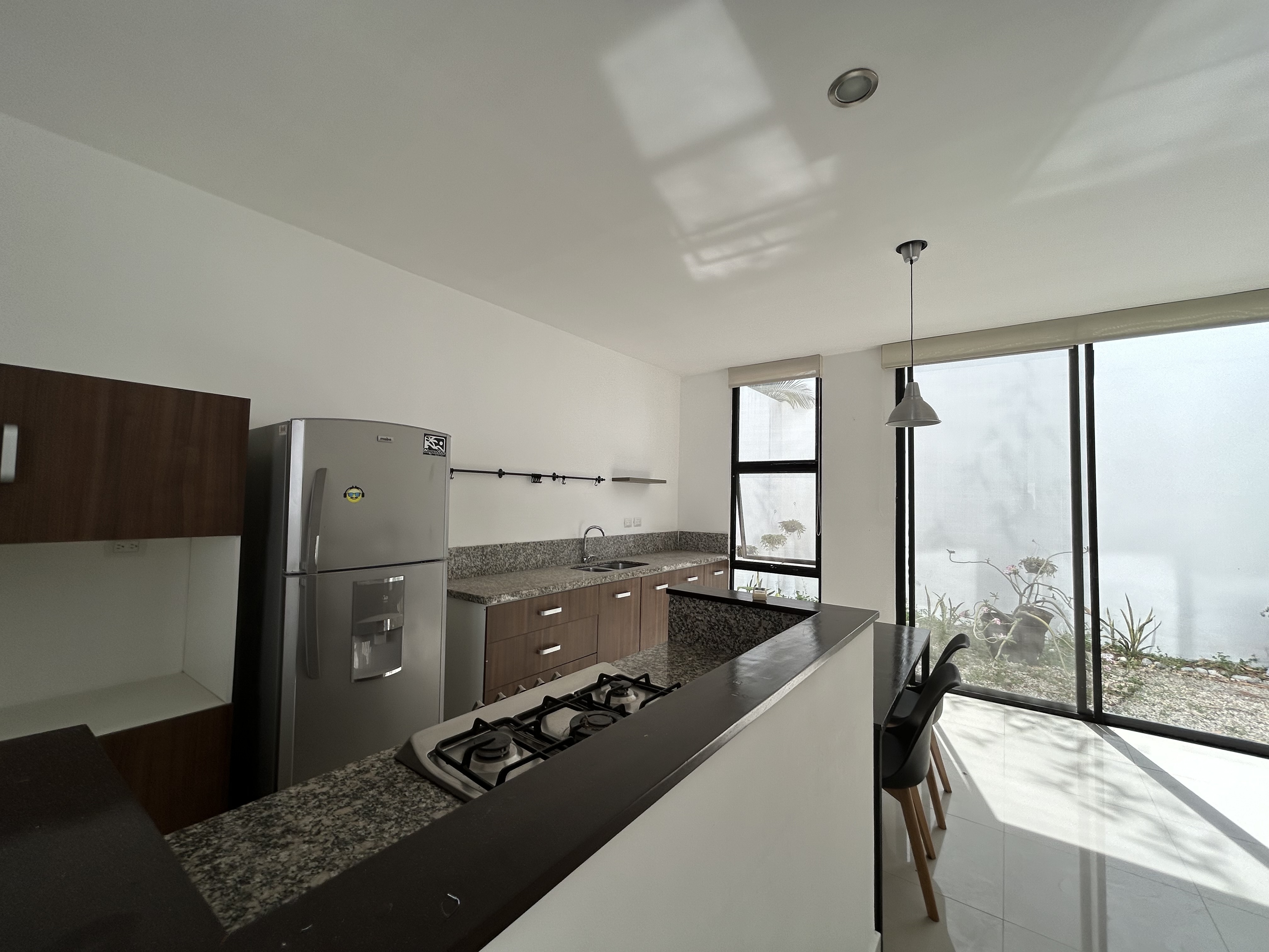 Townhouse de 2 recámaras, amueblado, en privada.