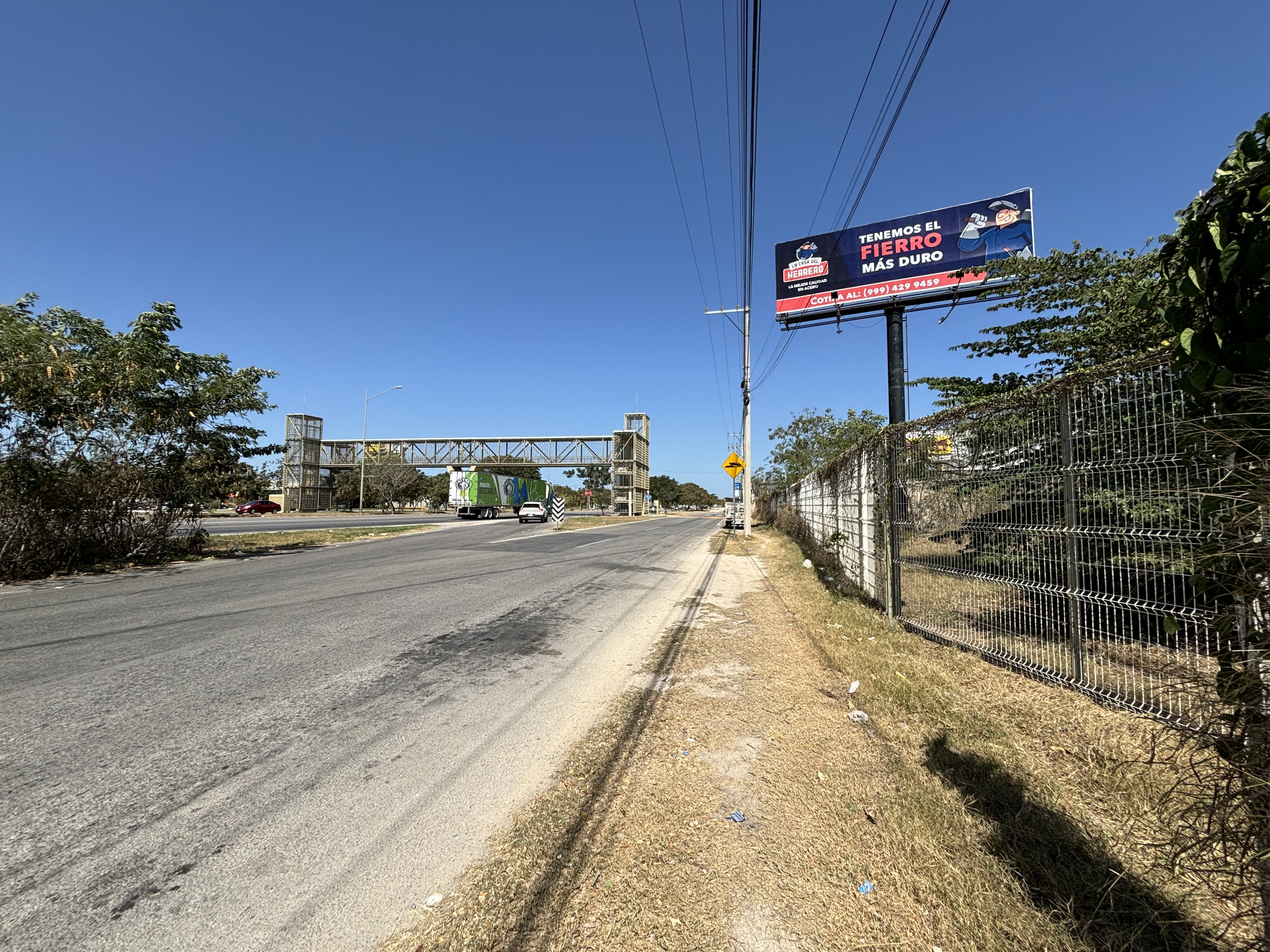 Renta de terreno en el periférico de Mérida.