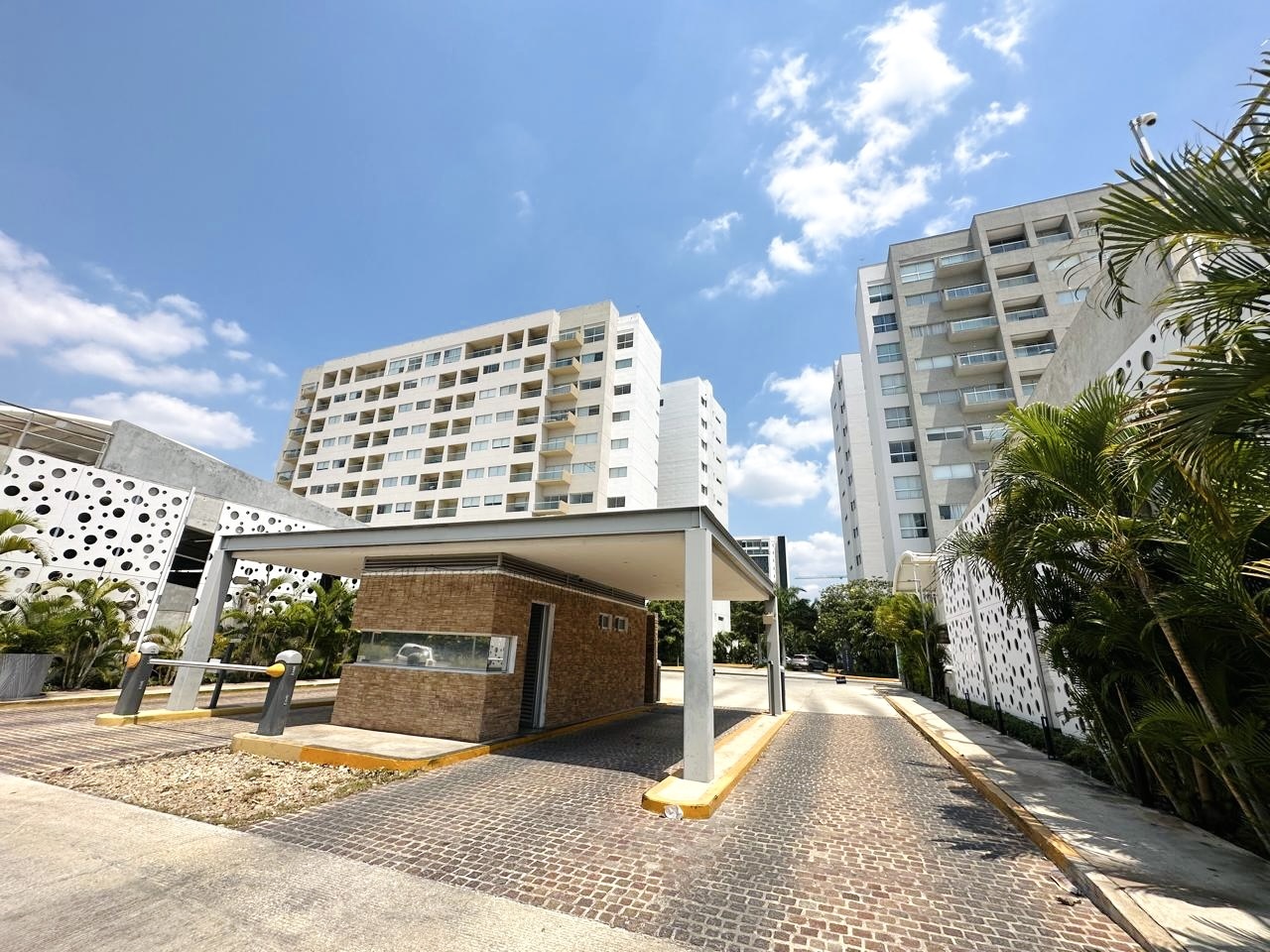 Penthouse de 3 recámaras, en Vía Montejo.