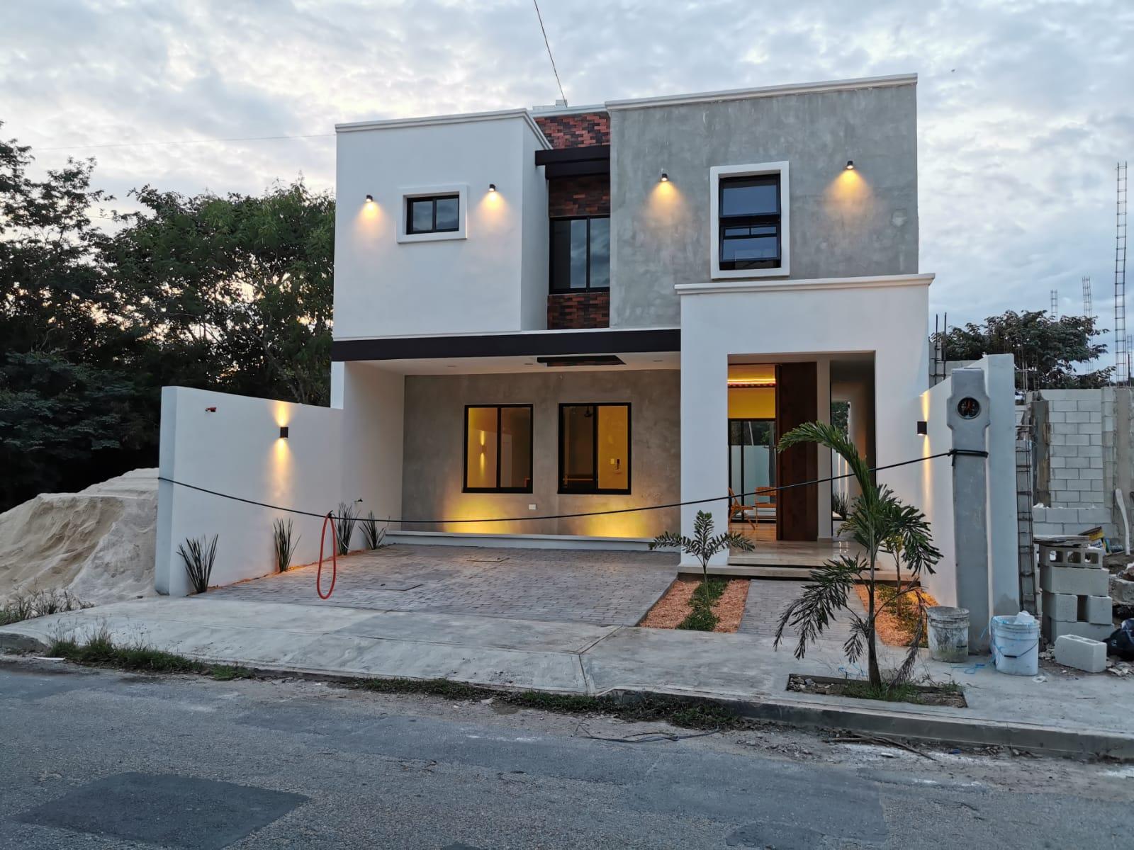 ¡Casa NUEVA! de 4 recámaras, con piscina.
