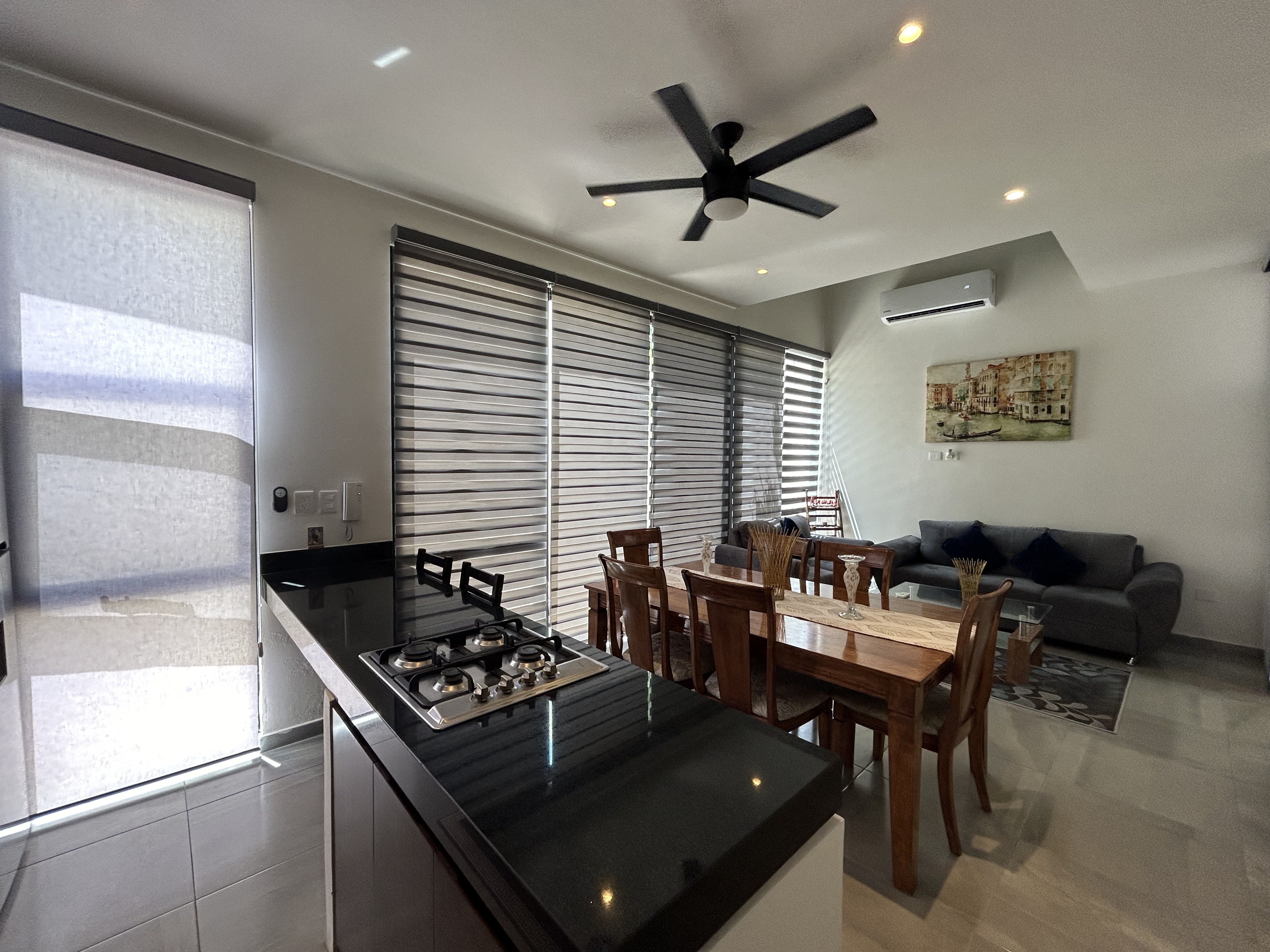 Townhouse amueblado, con roof, en privada.