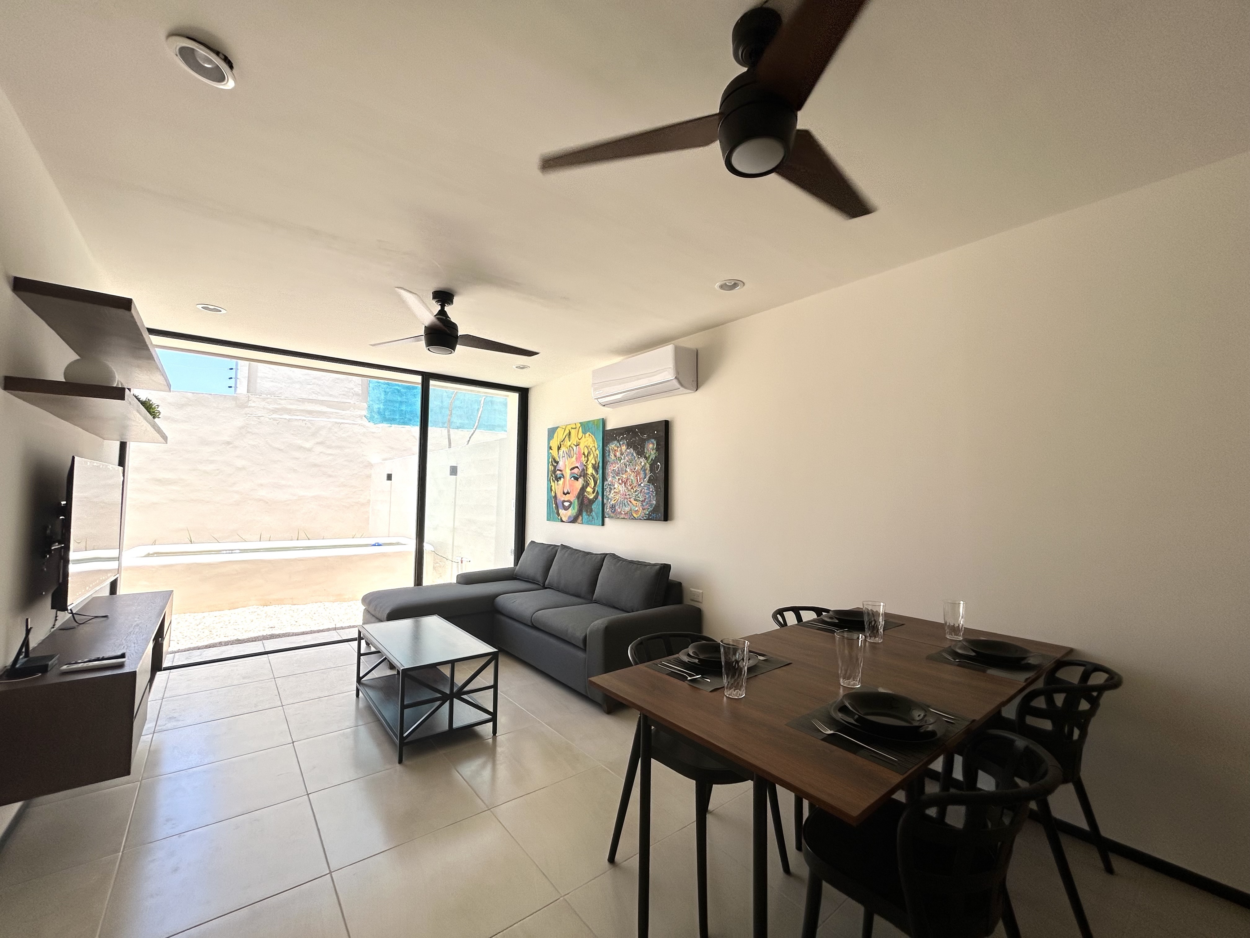 Departamento de 2 recámaras, amueblado, en PB, con alberca privada.