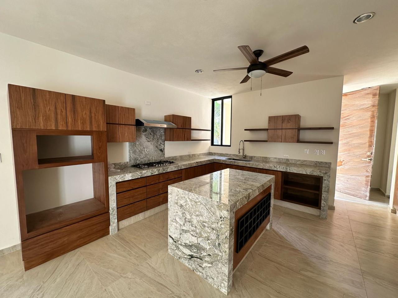 ¡Casa en venta!  en privada Punta Lago.