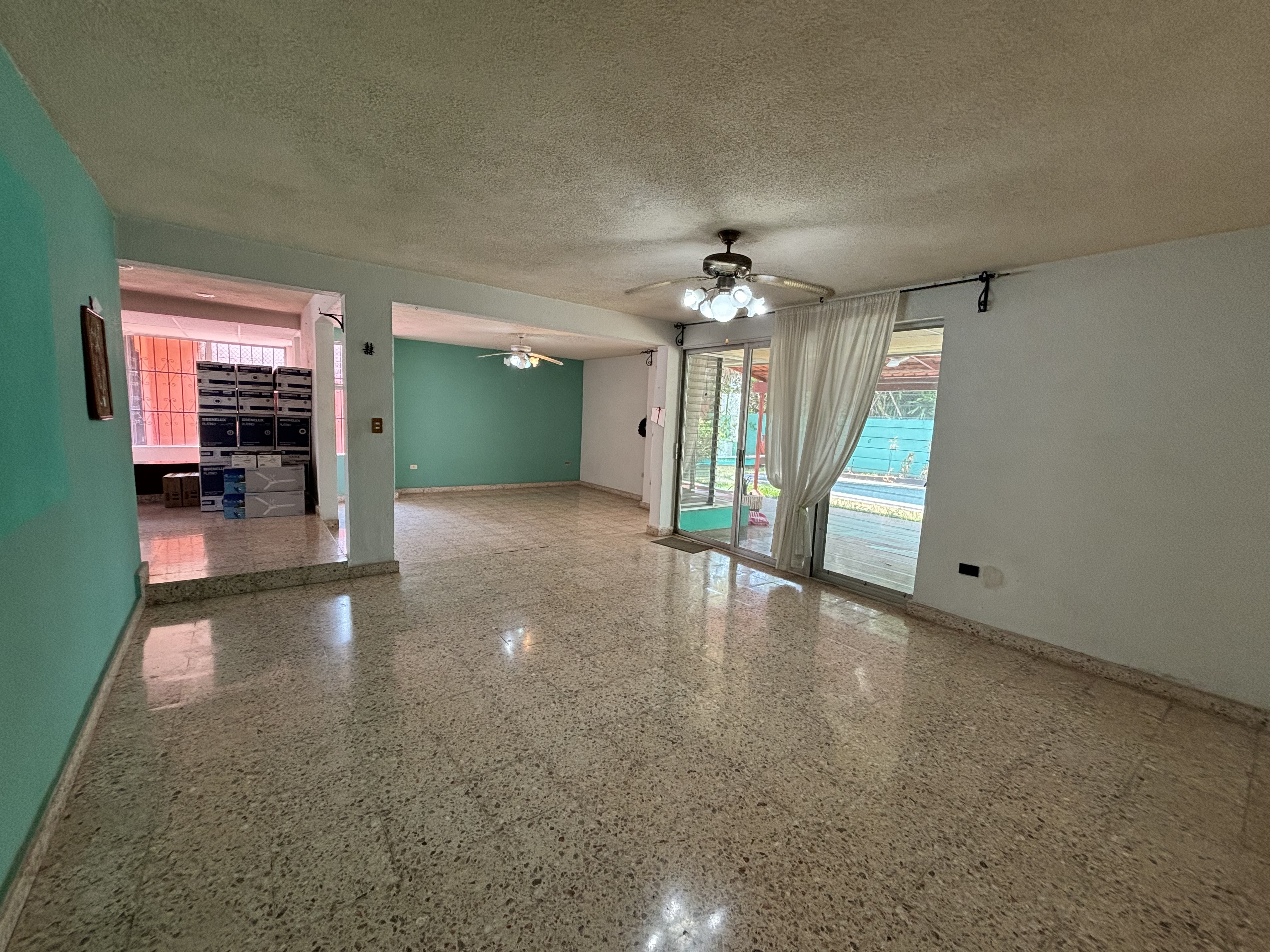 Casa de 7 recámaras, ideal para oficina o casa habitación, al norte de la ciudad