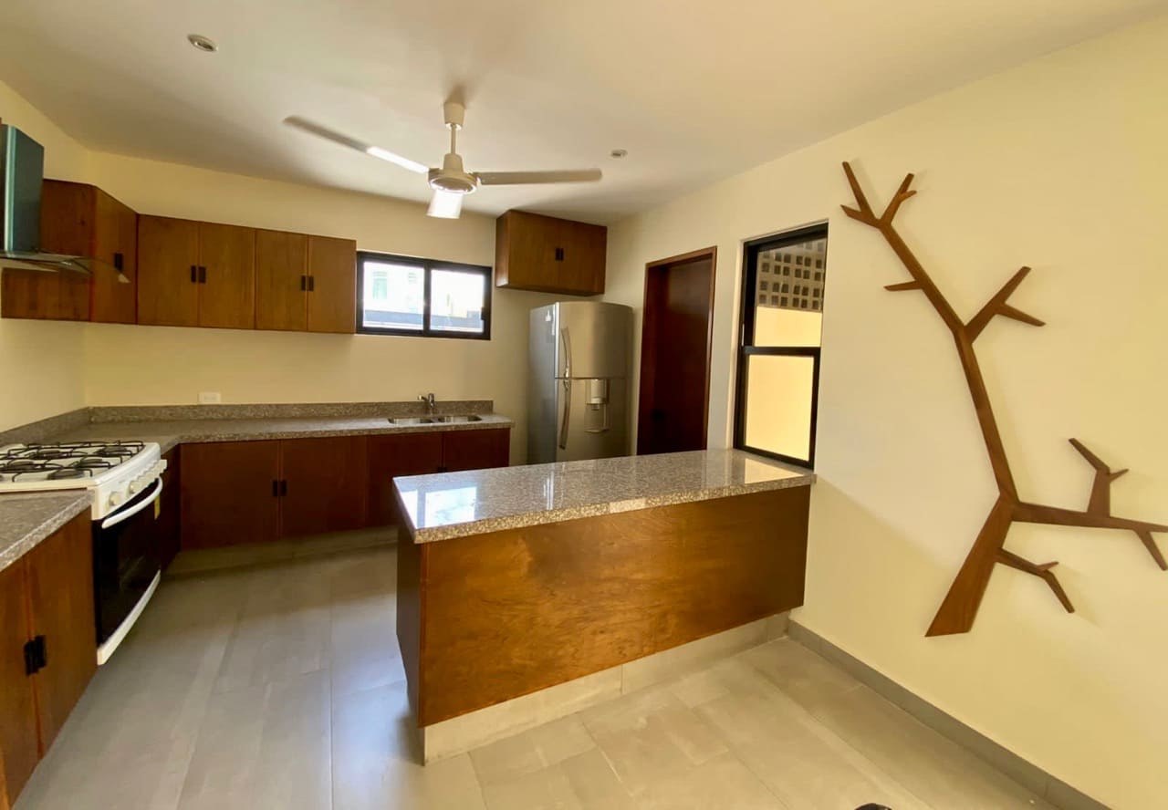 Departamento amueblado, de 3 recámaras, en colonia Maya.