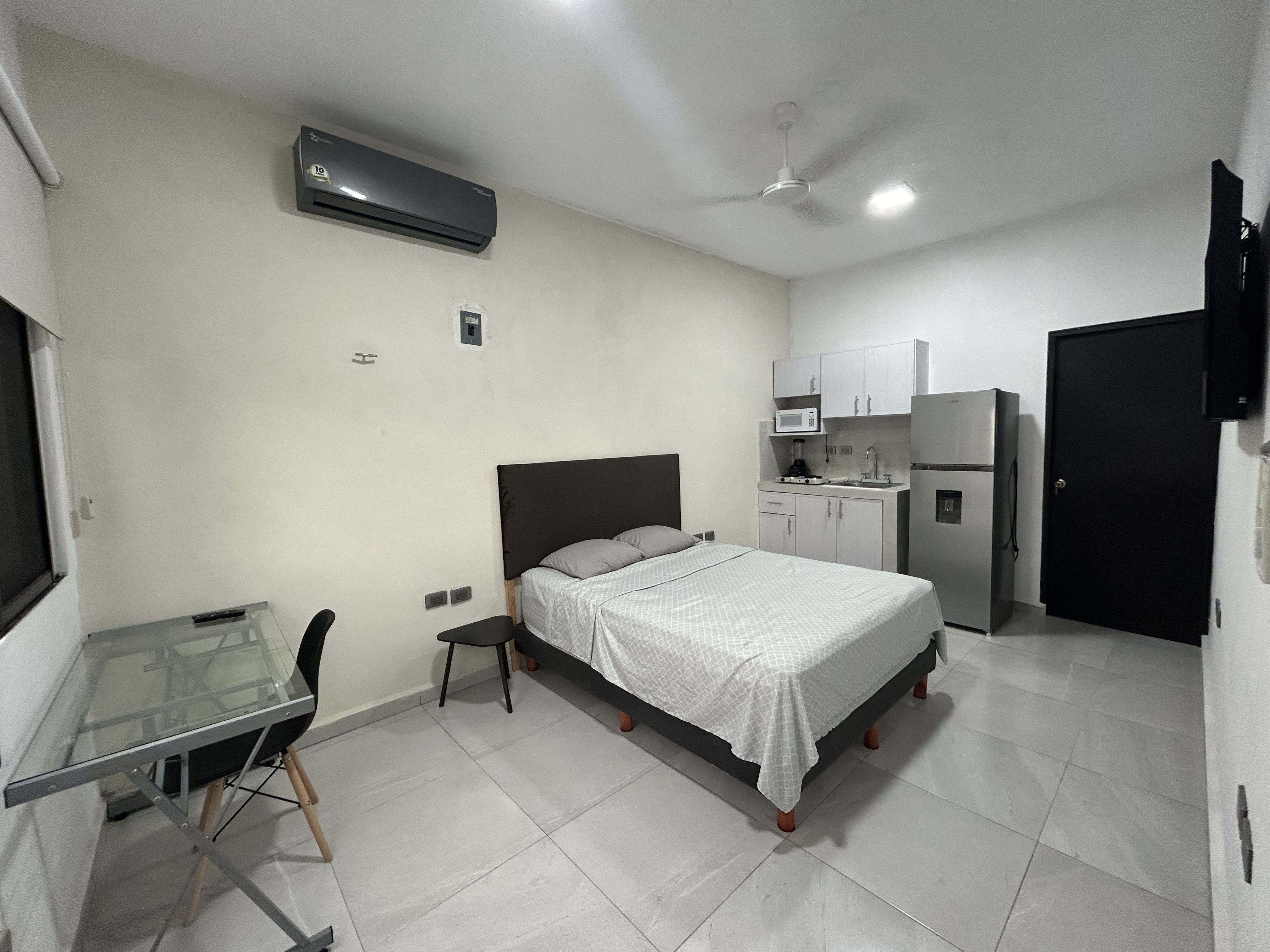 Departamento tipo estudio, todos los servicios incluidos, a 1 calle de Los Casinos.