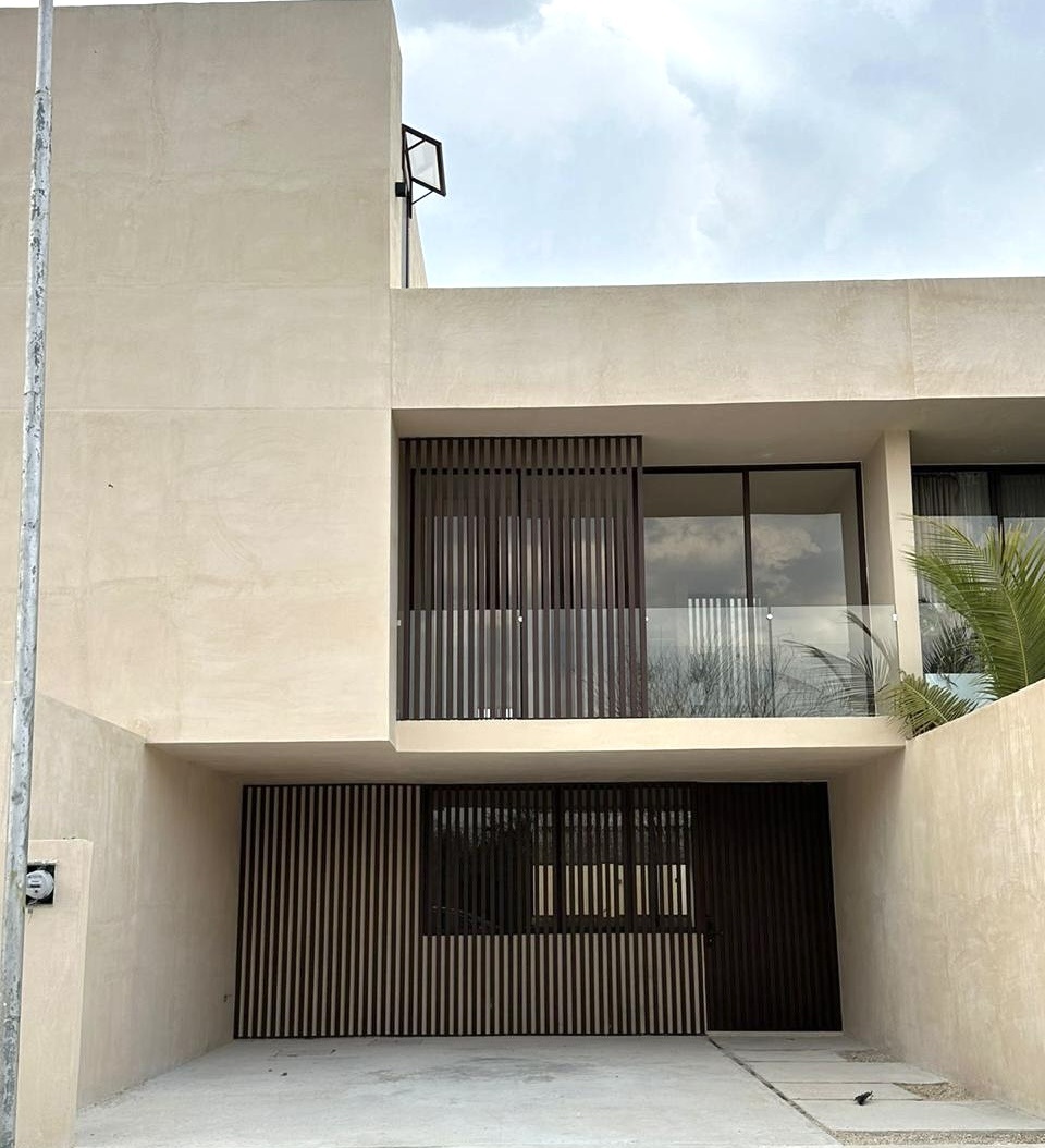 Casa de 3 recámaras, con alberca, en Residencial del Mayab.
