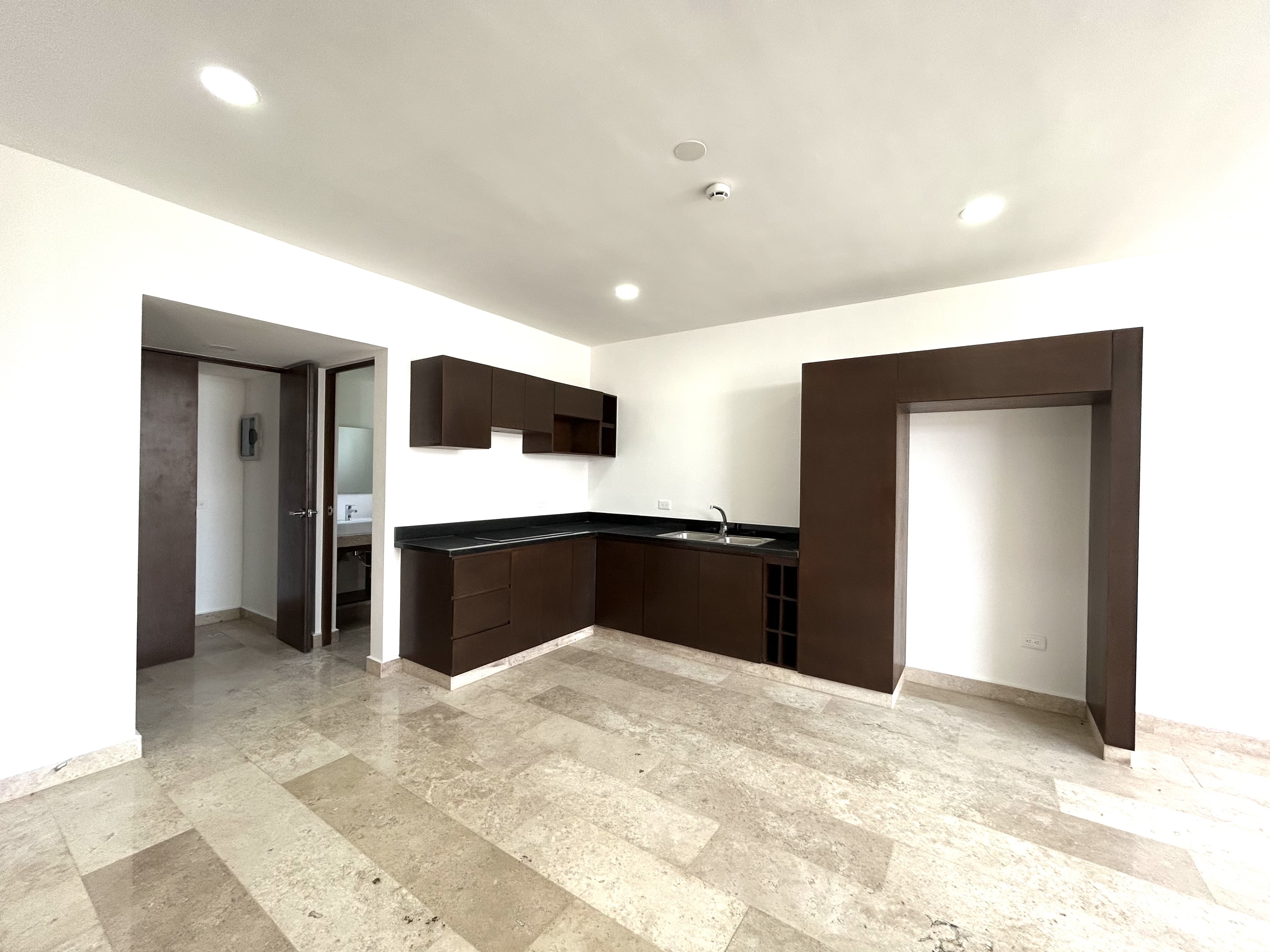 Departamento de 2 recámaras, sin muebles, en privada.