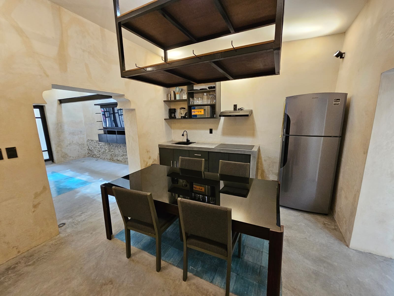 Casa de 1 planta, 2 recámaras, amueblada, con alberca.
